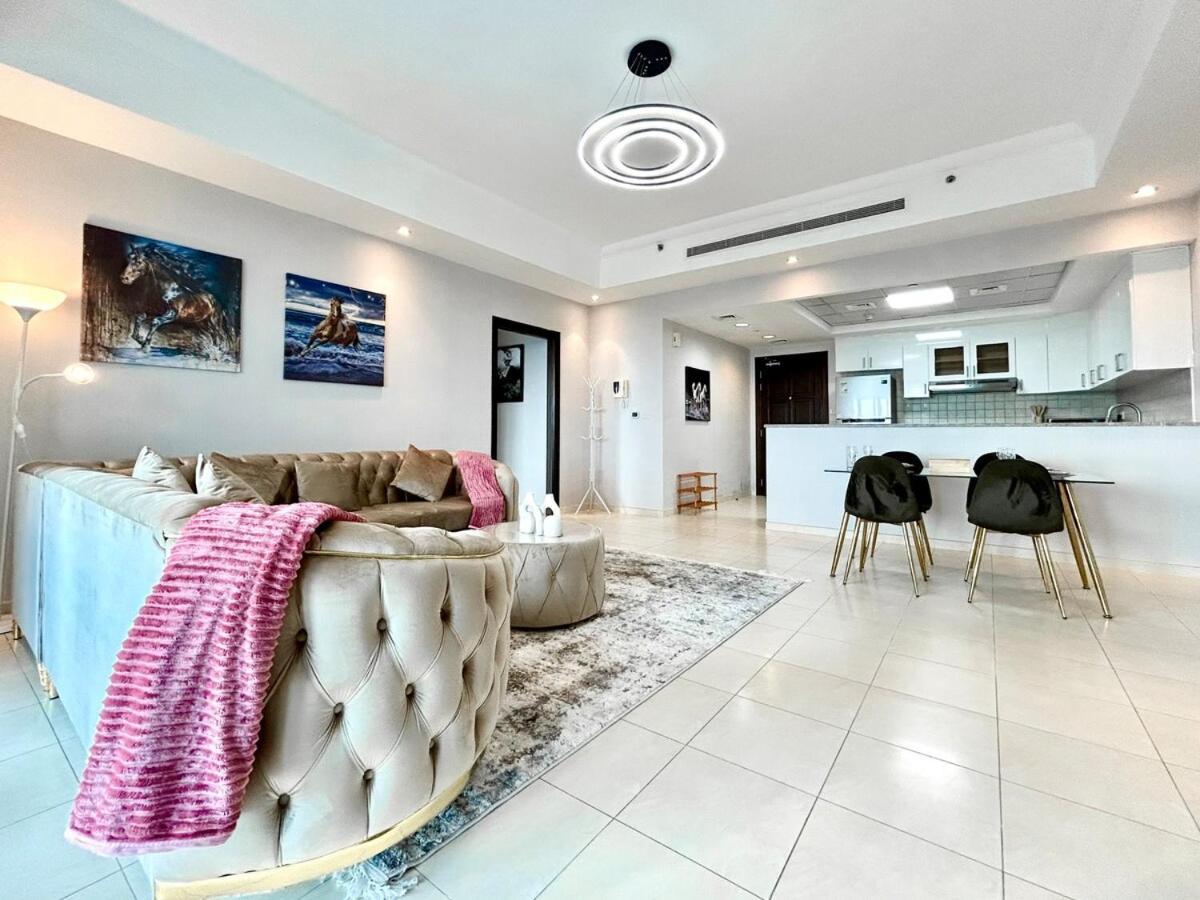 Homes 2 Retreat - Luxury & Spacious 1br With Balcony In Business Bay *