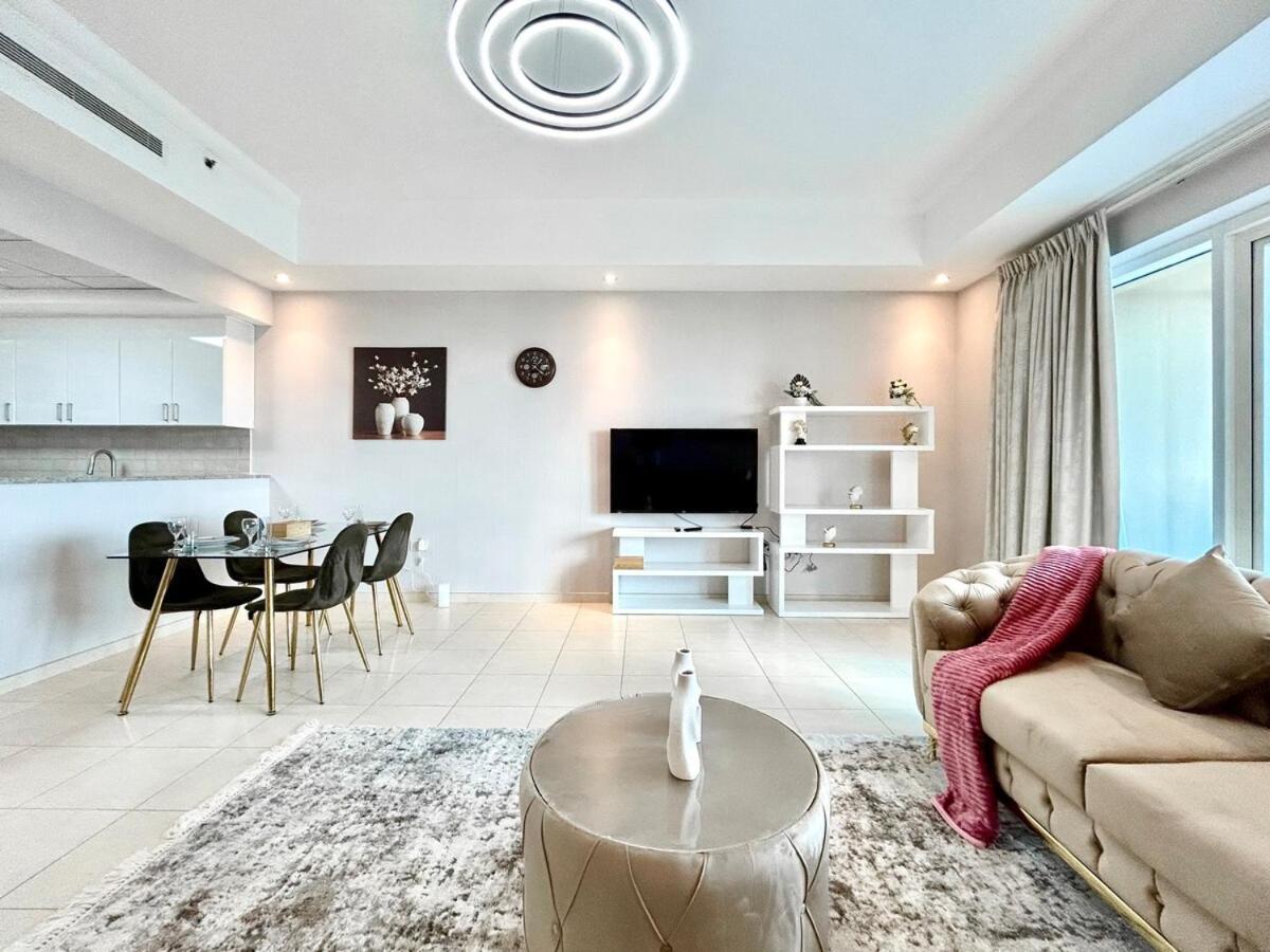 Homes 2 Retreat - Luxury & Spacious 1br With Balcony In Business Bay * Dubai