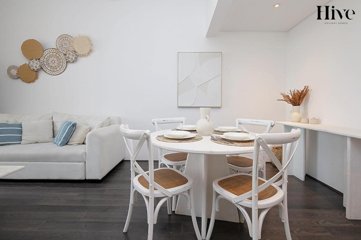 2 Bedroom Al Suffouh Apartment *