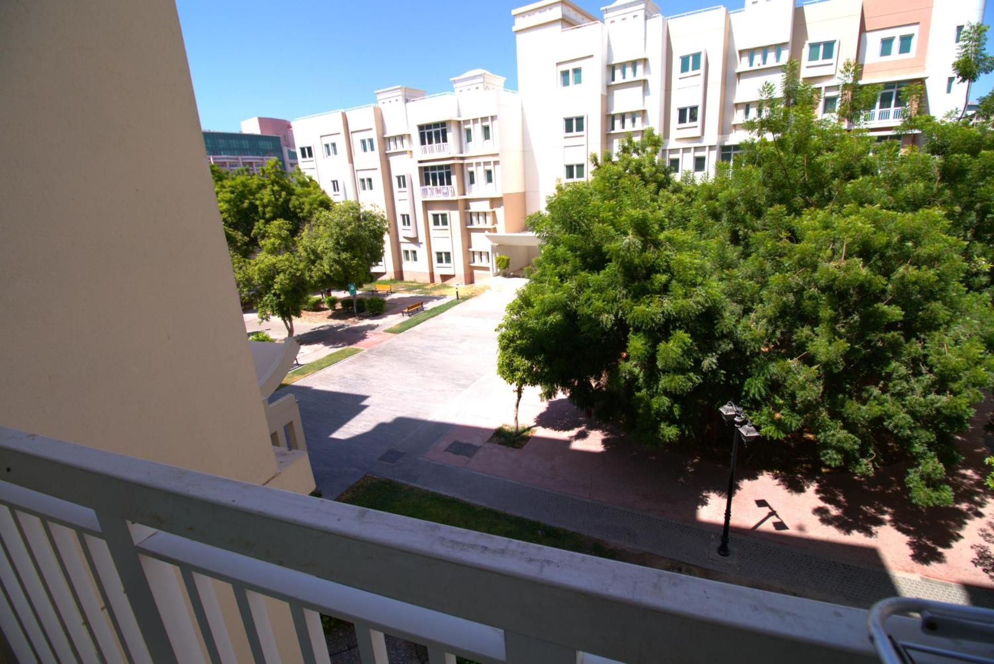Apartment Druvya Homes, Bld Dg022, Street No,2 Discovery Gardens, Close To The Gardens Metro 3 Minutes Walkable