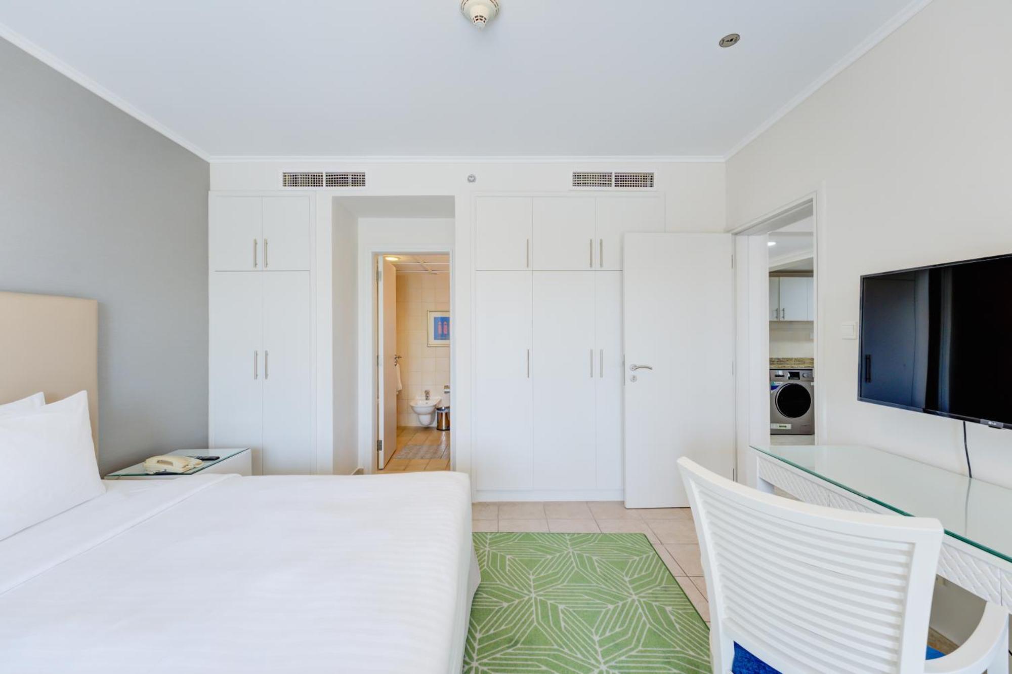 Aparthotel Millennium Lakeview Formerly Copthorne Lakeview Executive Dubai