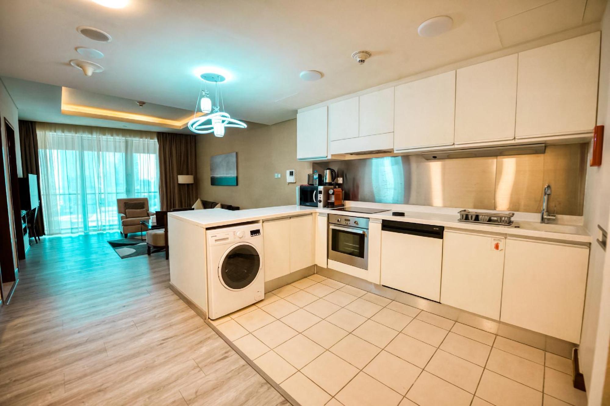 Emaar Fashion Avenue One Bedroom - Formerly Address Mall Four Apple Homes * Dubai