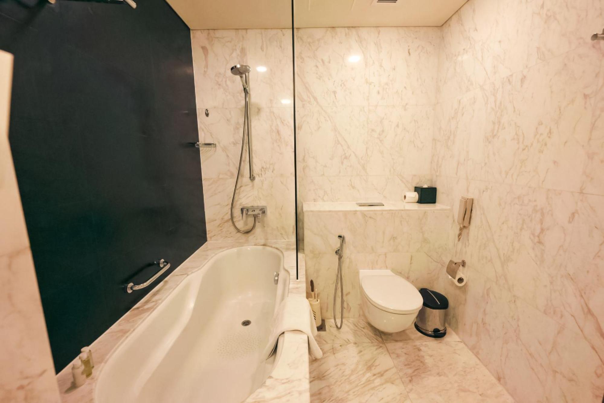 Emaar Fashion Avenue One Bedroom - Formerly Address Mall Four Apple Homes Apartment