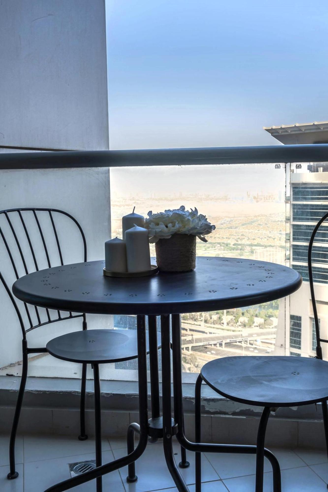 Marina Majesty- Homely & Cozy 2br, Canalview, Location Apartment Dubai