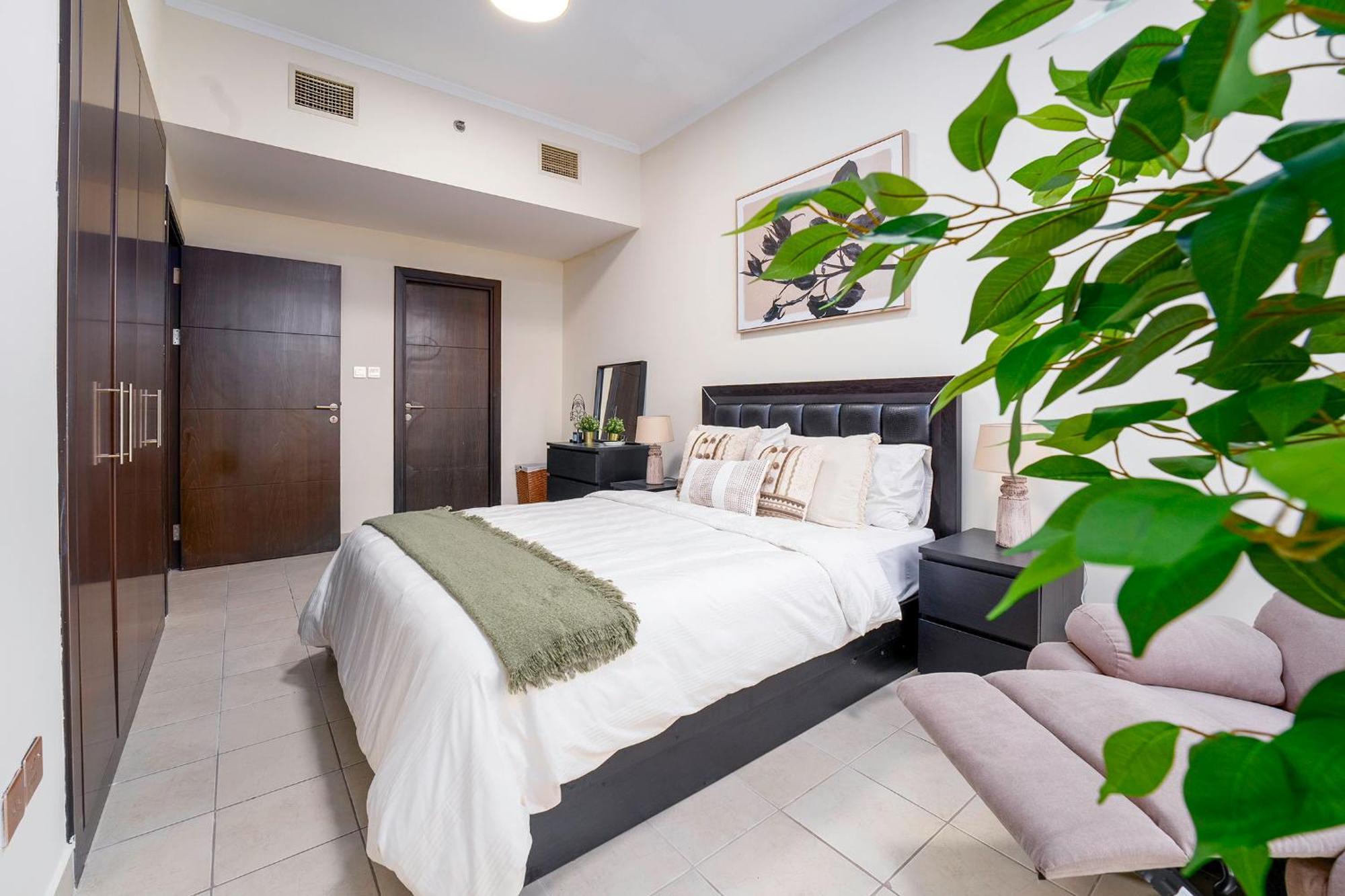 Marina Majesty- Homely & Cozy 2br, Canalview, Location * Dubai