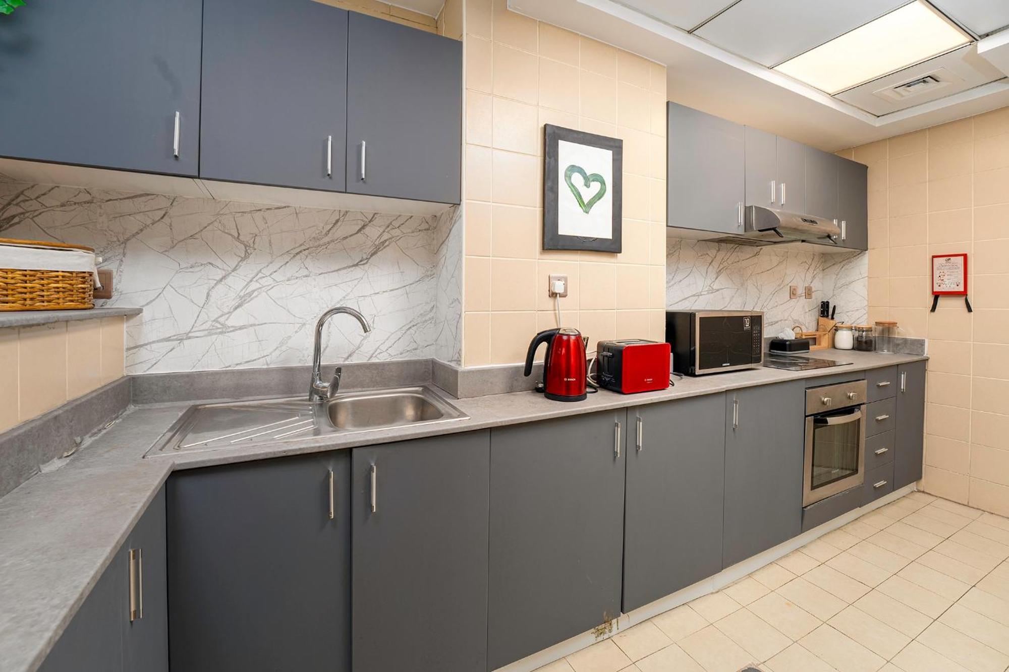Marina Majesty- Homely & Cozy 2br, Canalview, Location Apartment *