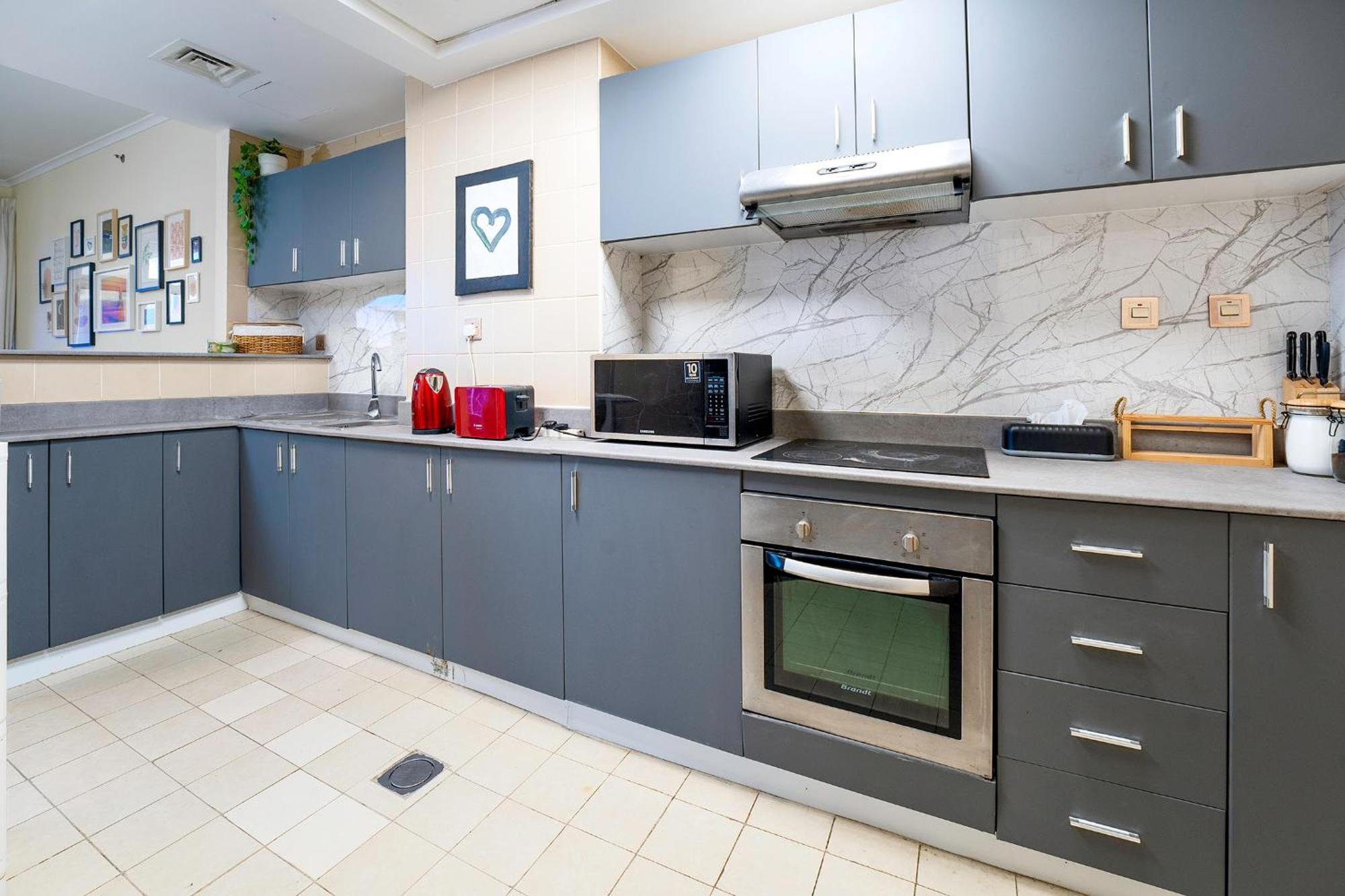 Marina Majesty- Homely & Cozy 2br, Canalview, Location * Dubai