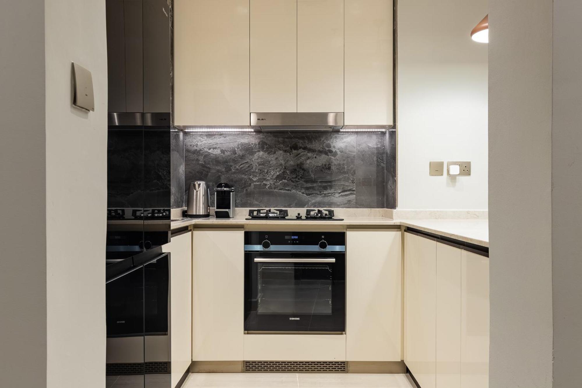 Simply Comfort At Nobles Tower Luxury Burj View