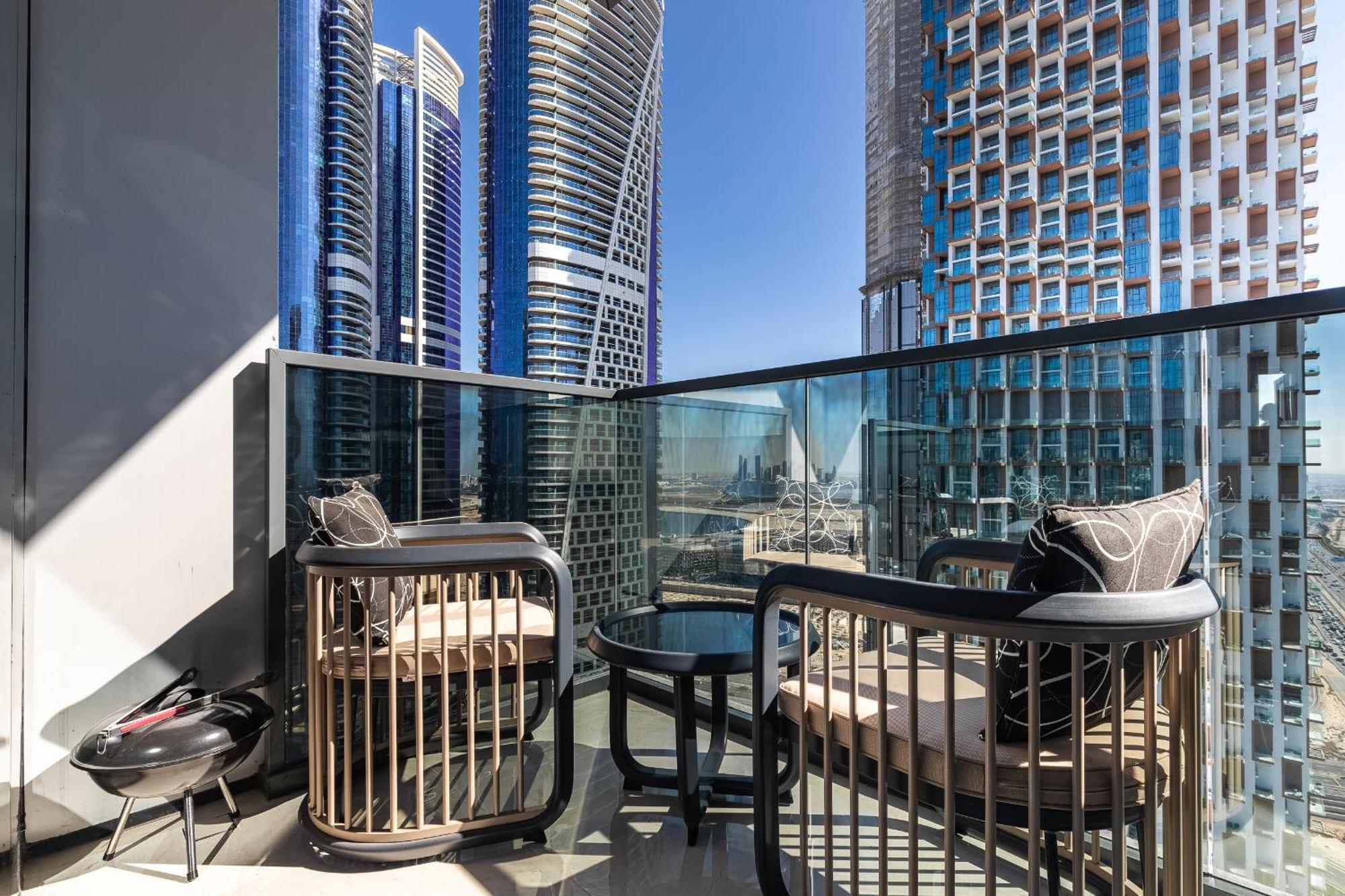 Simply Comfort At Nobles Tower Luxury Burj View Apartment