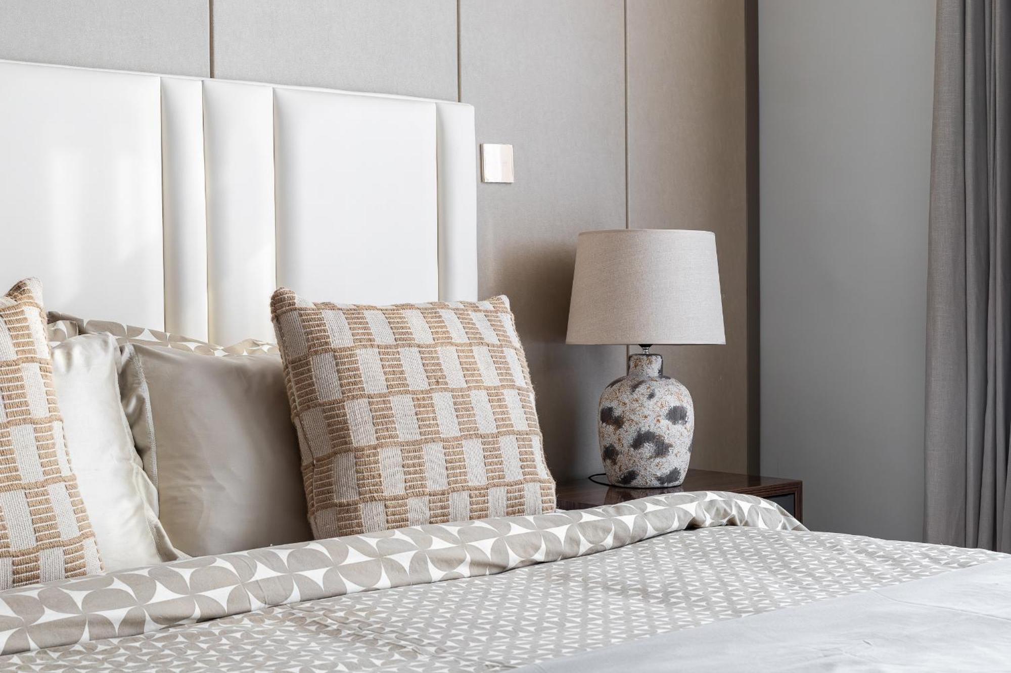 Simply Comfort At Nobles Tower Luxury Burj View Apartment
