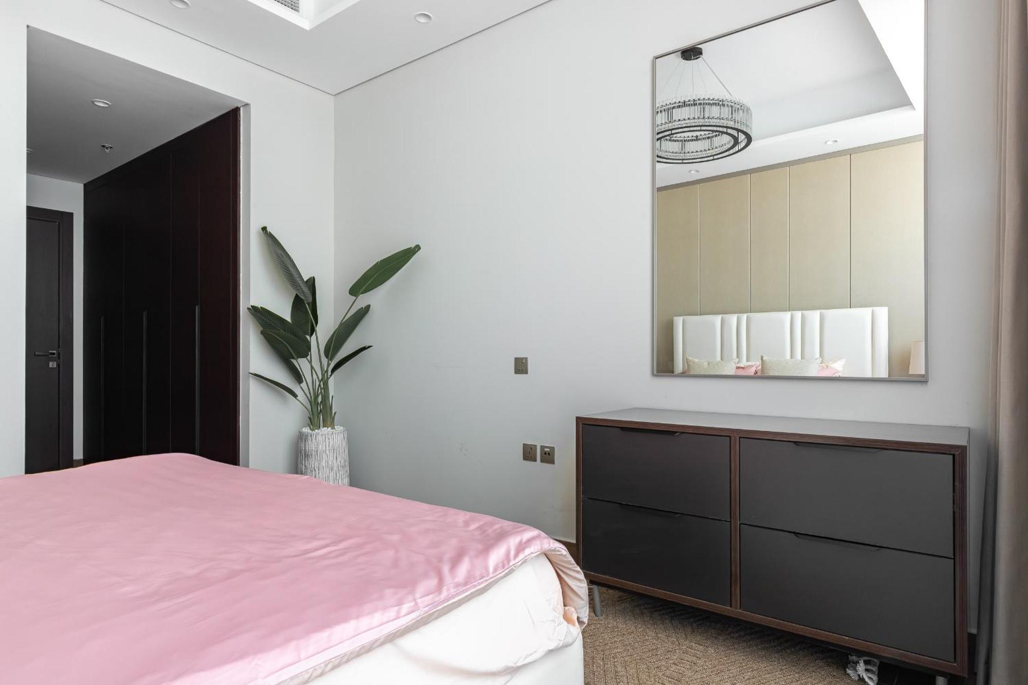 Simply Comfort At Nobles Tower Luxury Burj View Apartment Dubai