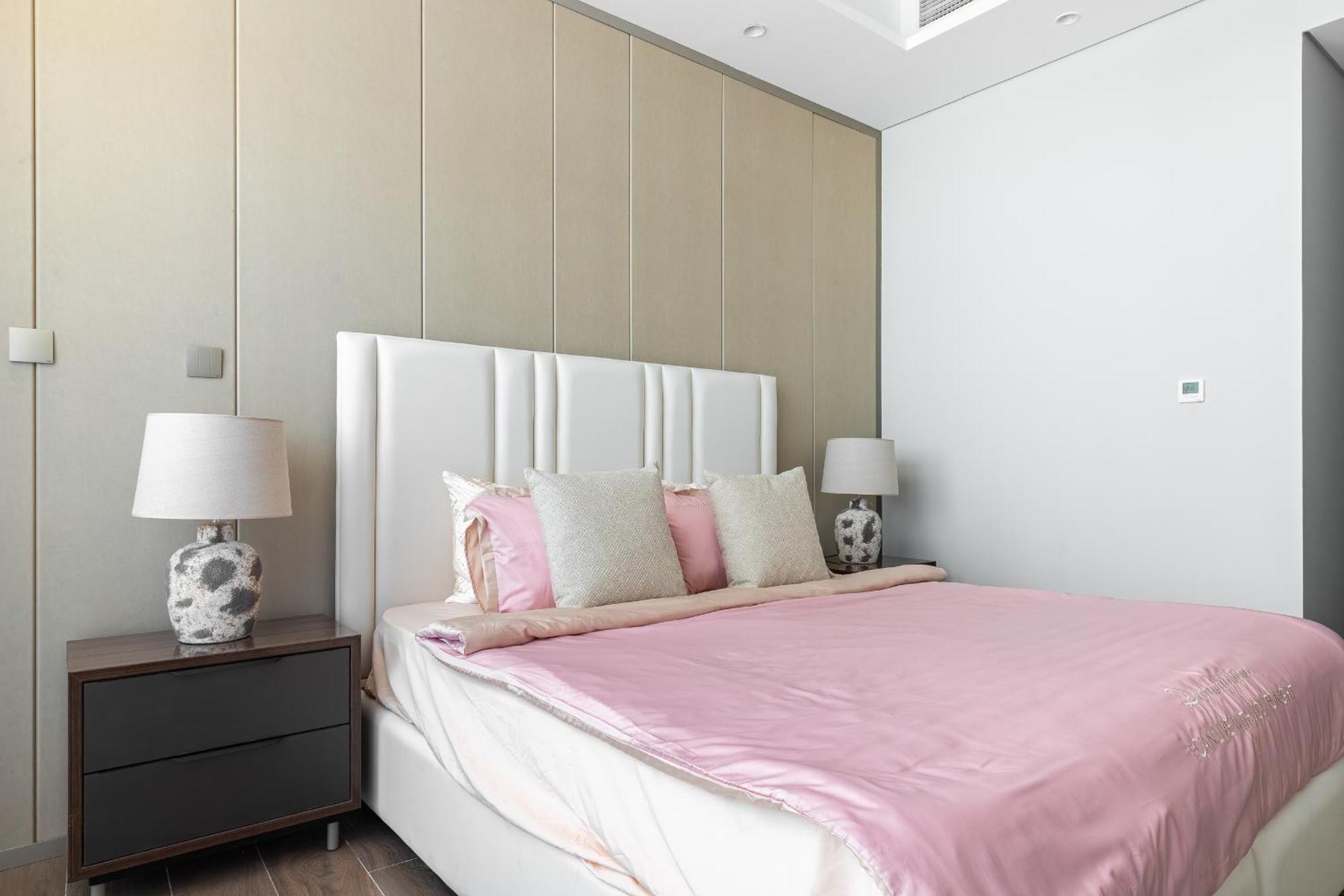 Simply Comfort At Nobles Tower Luxury Burj View Apartment