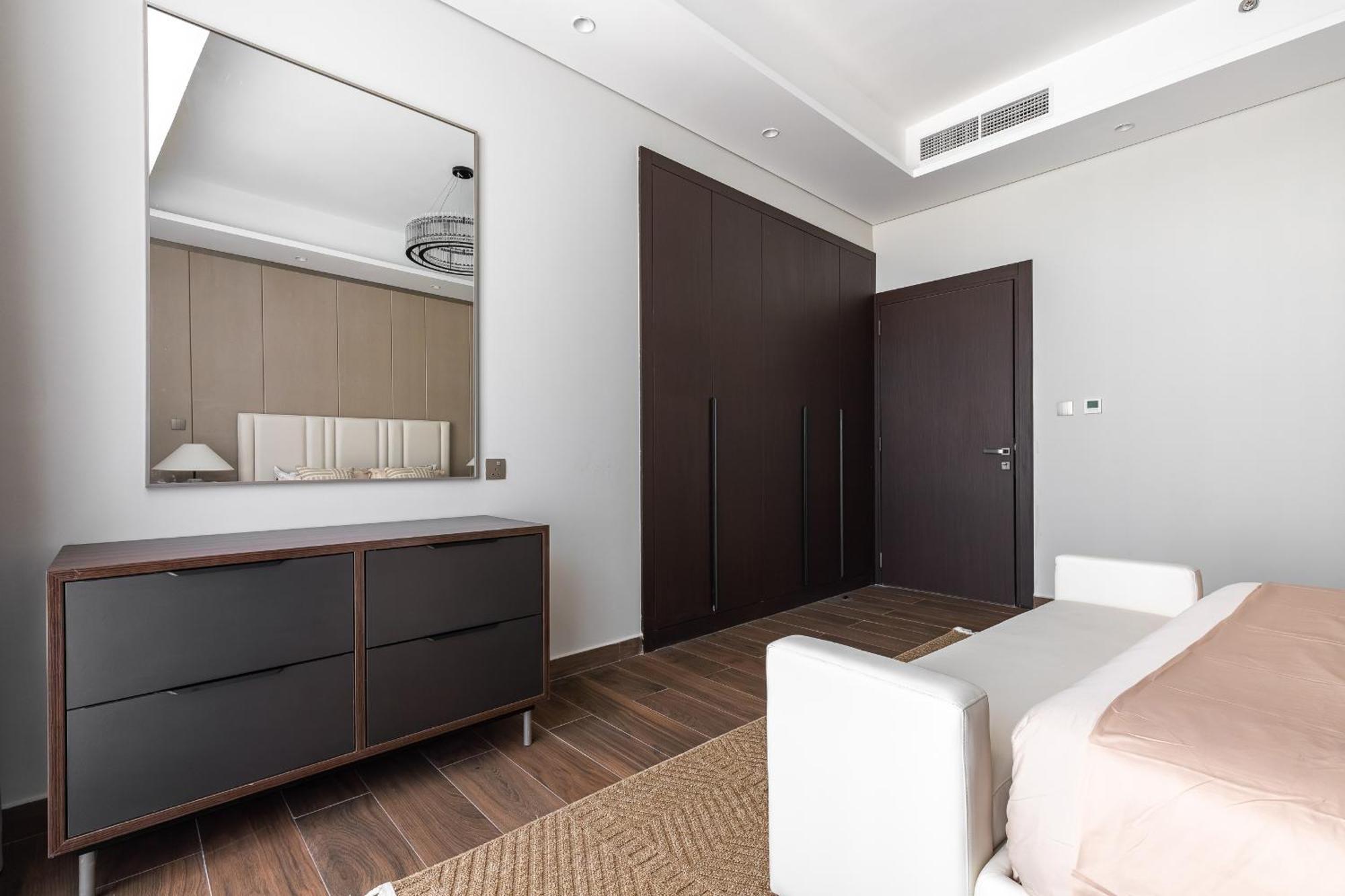 Simply Comfort At Nobles Tower Luxury Burj View *