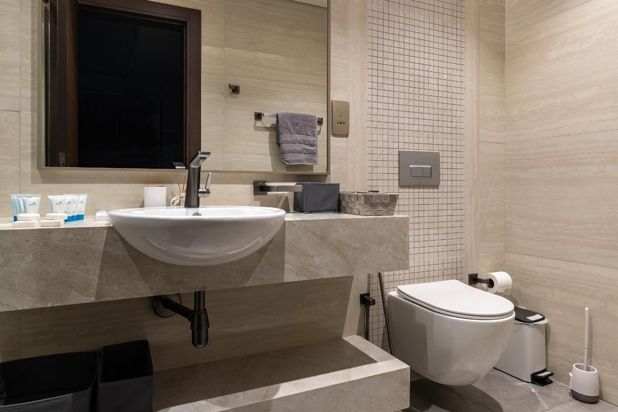Apartment Simply Comfort At Nobles Tower Luxury Burj View *