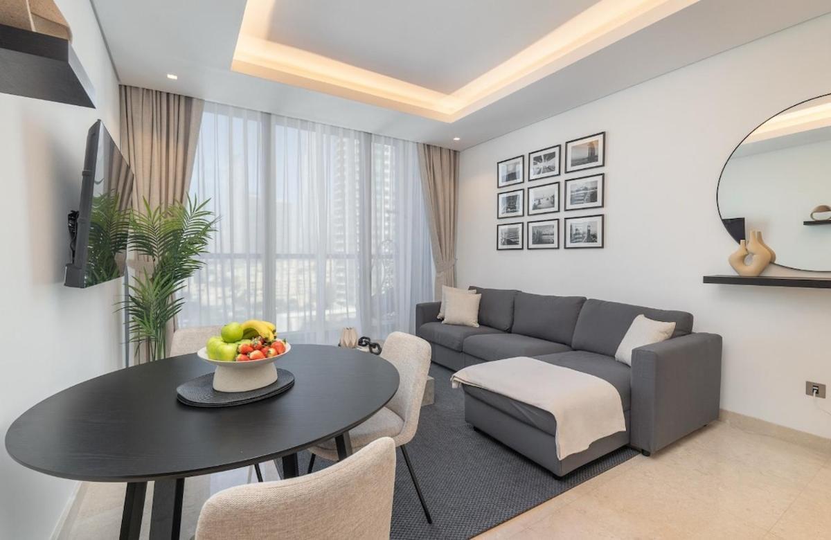 Stunning Apartment In Downtown Dubai - Burj Khalifa Views From All Rooms *