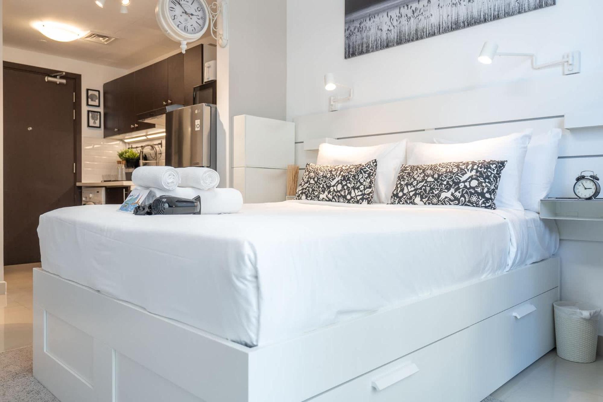 Stylish Perfect For 3 In Production Apartment