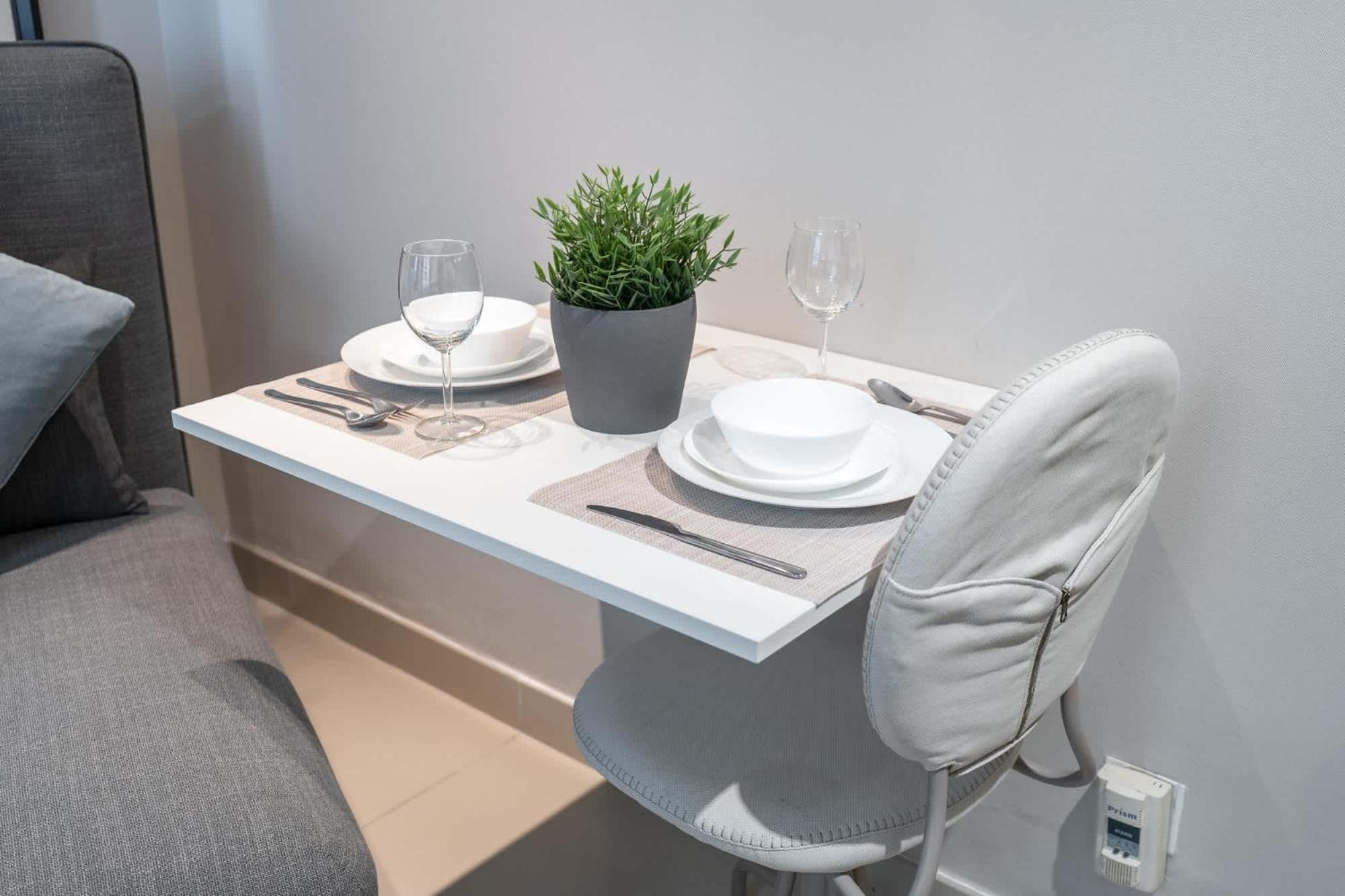 Apartment Stylish Perfect For 3 In Production Dubai