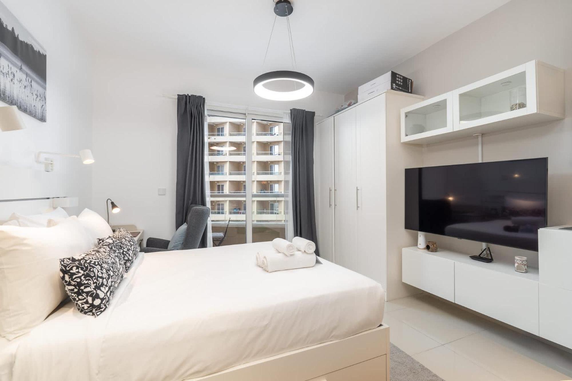 Stylish Perfect For 3 In Production Apartment