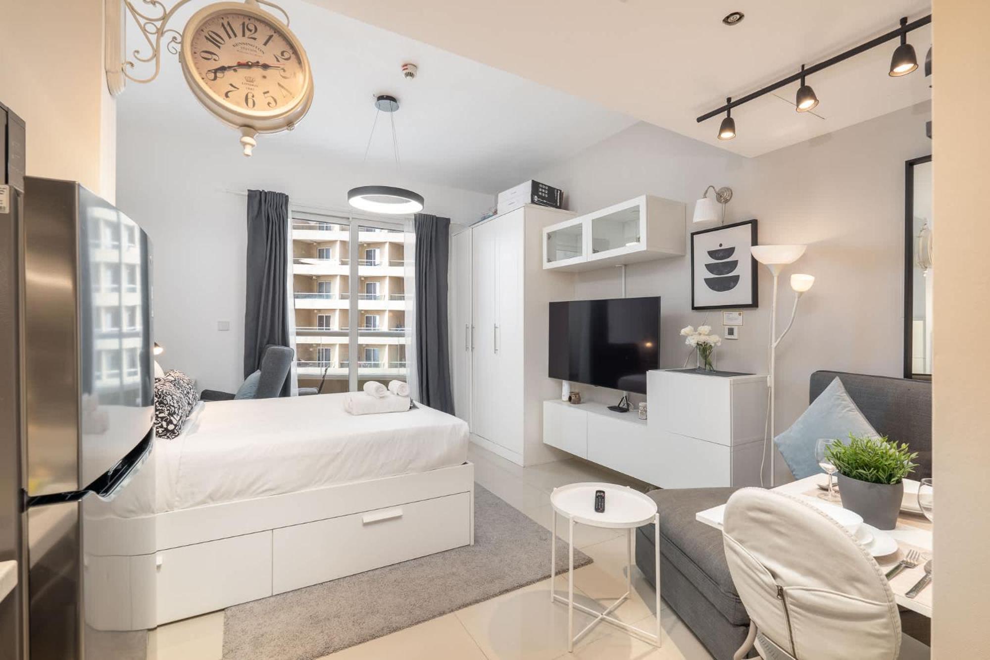 Stylish Perfect For 3 In Production Apartment Dubai