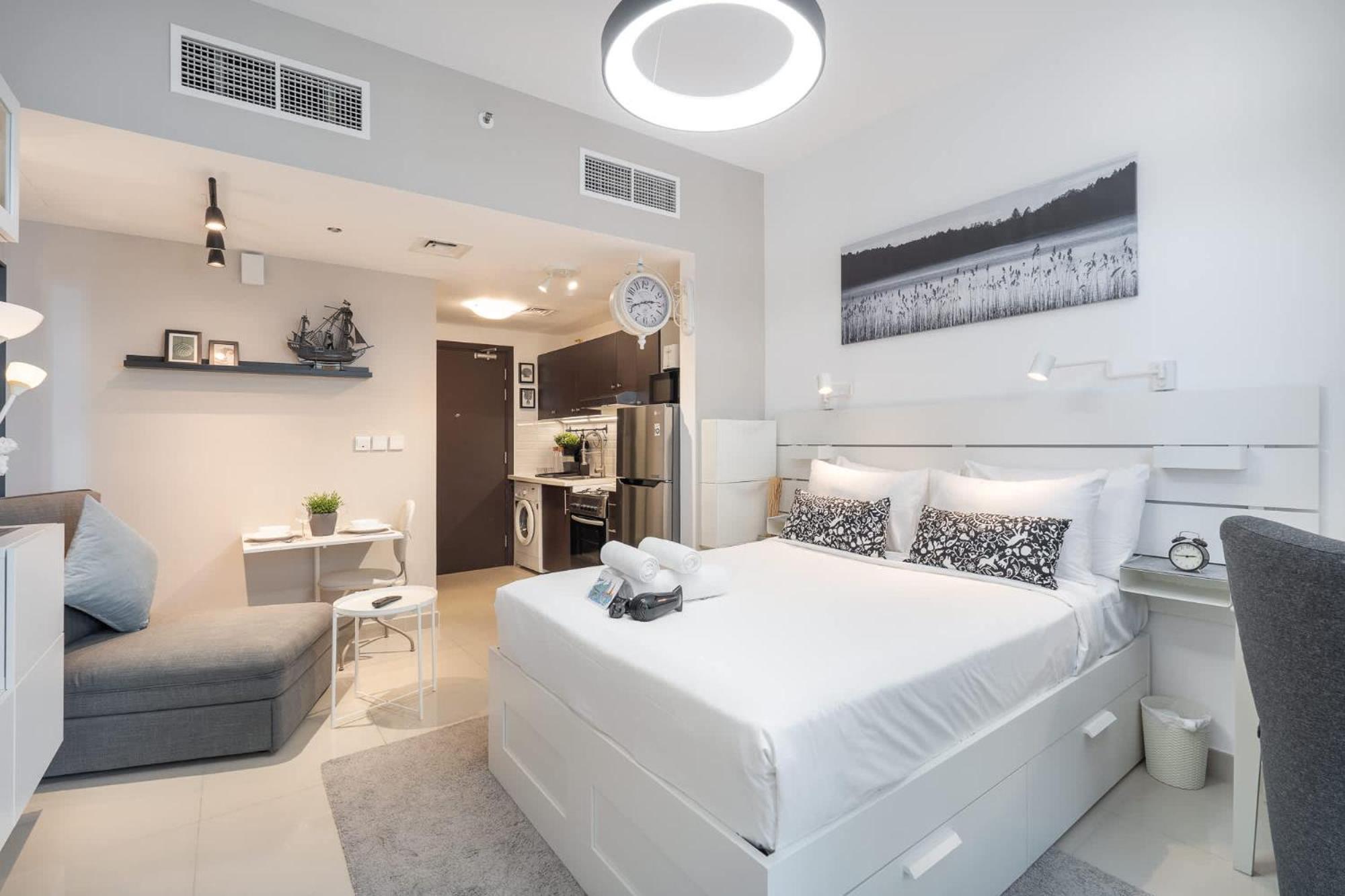 Apartment Stylish Perfect For 3 In Production Dubai