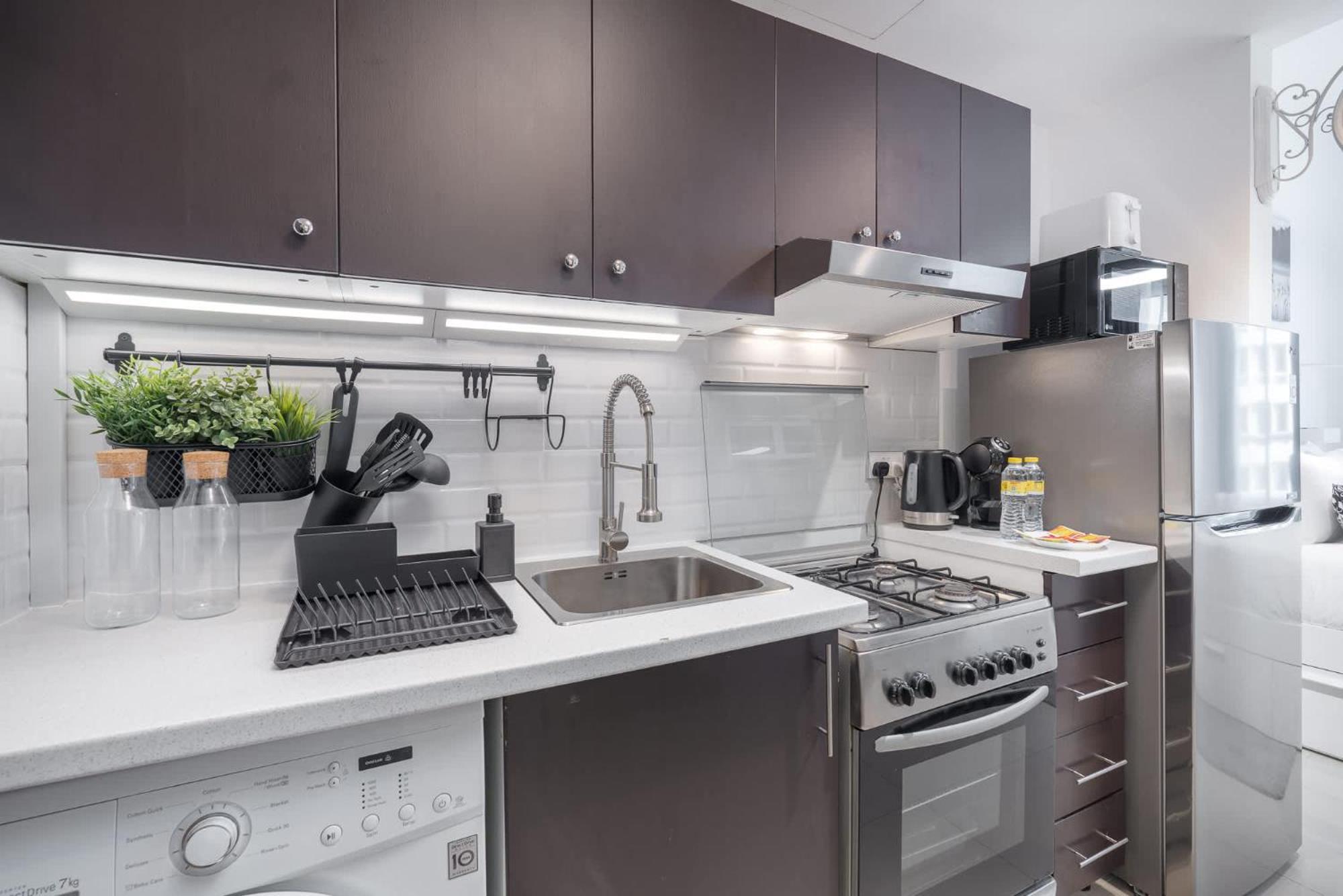 Apartment Stylish Perfect For 3 In Production Dubai