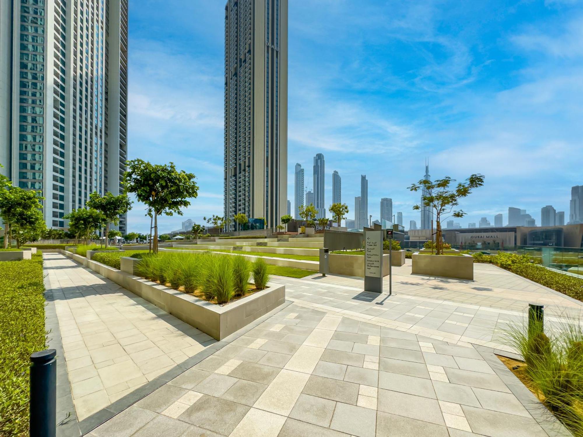 New Luxurious 4br With Burj Khalifa & Fountain View Near Difc *