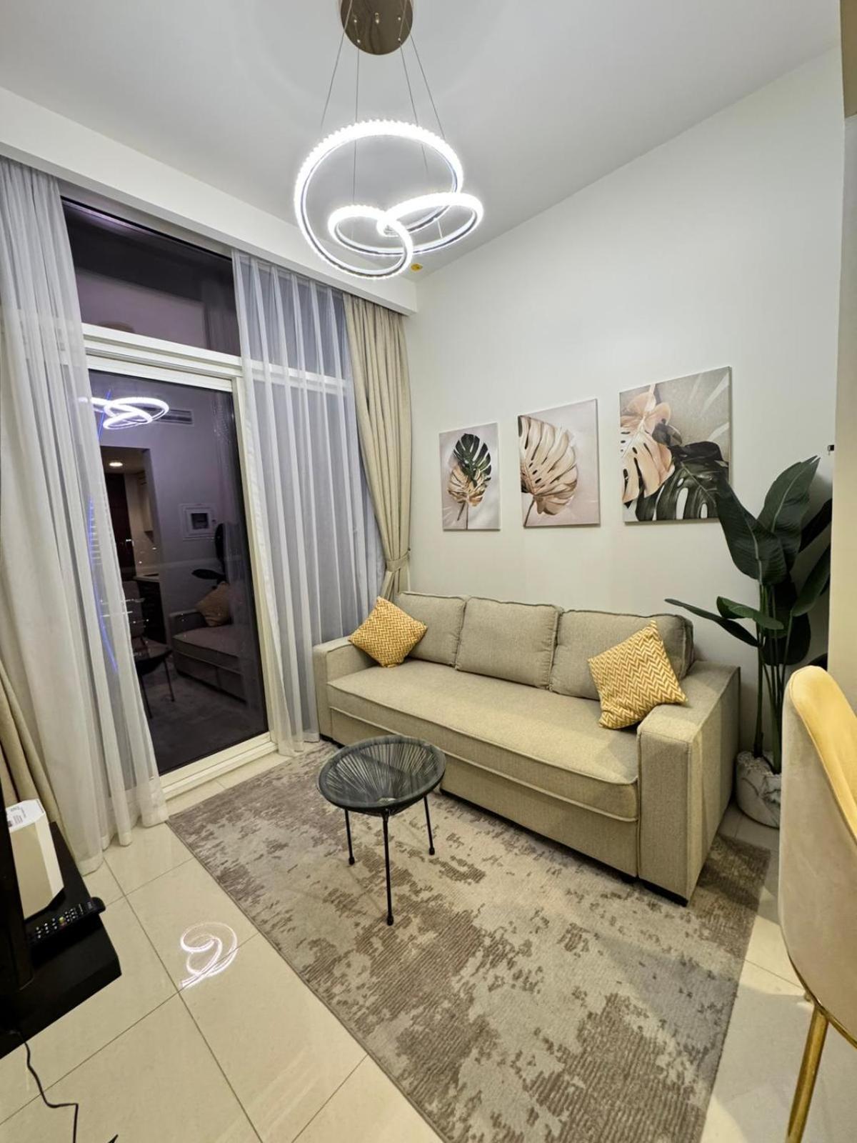 Chic 1-bedroom Retreat With Stunning Canal View Near Burj Khalifa & Business Bay Apartment