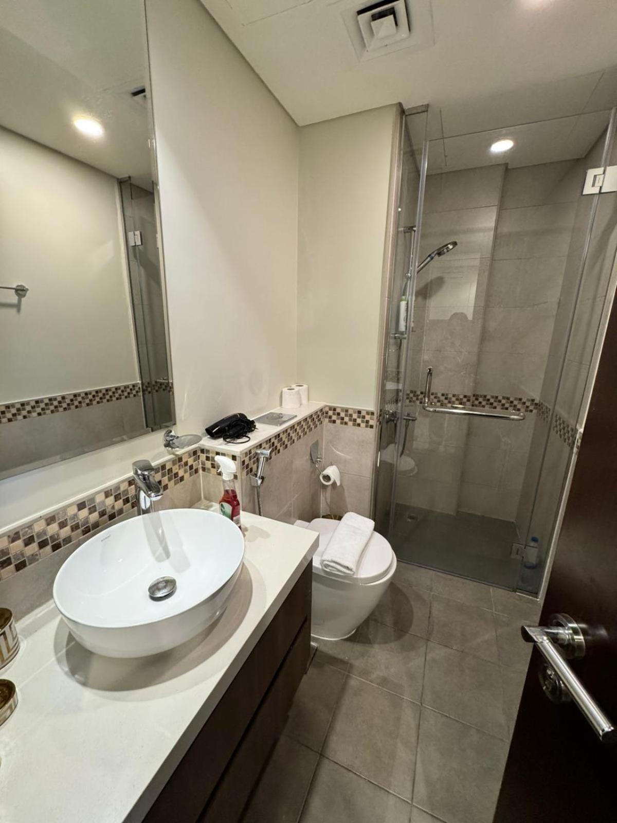 Chic 1-bedroom Retreat With Stunning Canal View Near Burj Khalifa & Business Bay Dubai