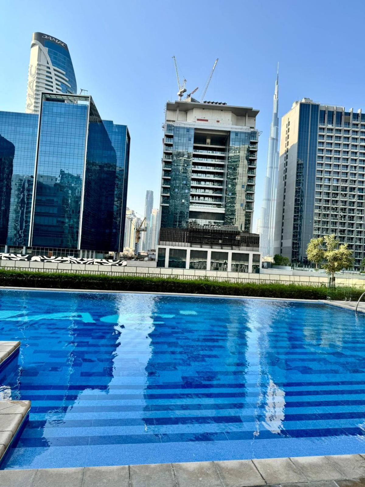 Chic 1-bedroom Retreat With Stunning Canal View Near Burj Khalifa & Business Bay Apartment *