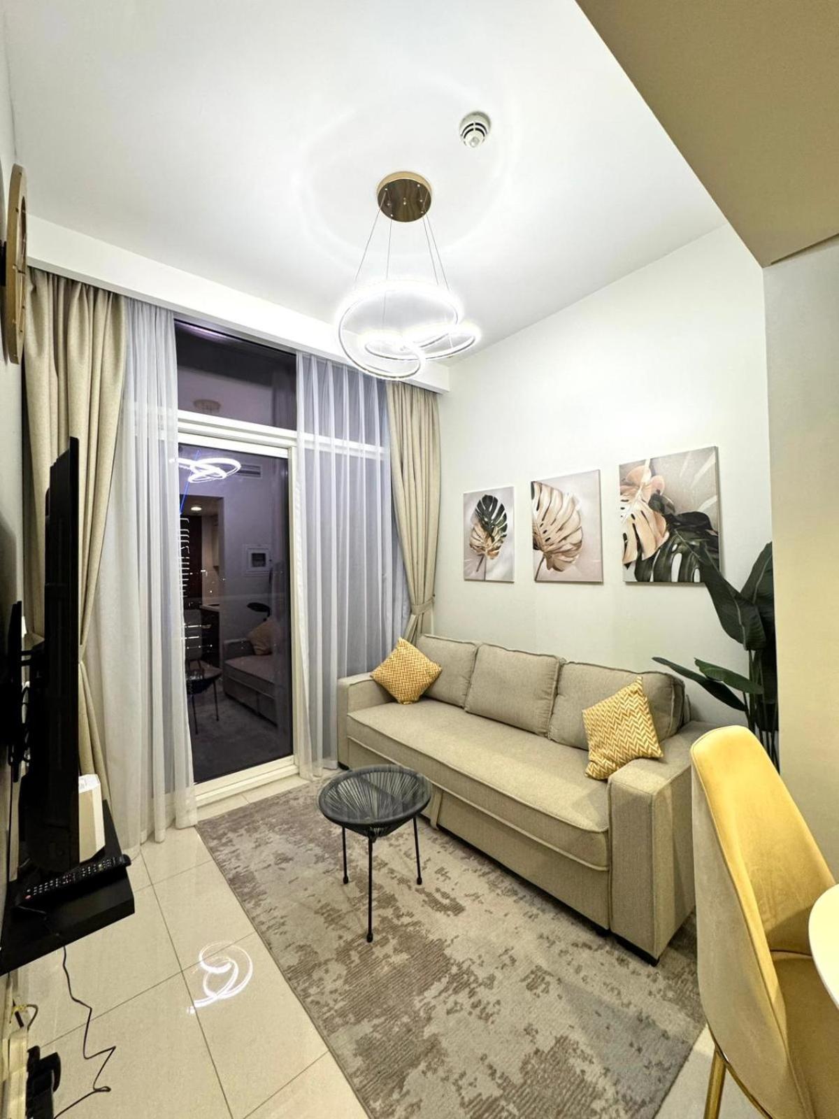 Chic 1-bedroom Retreat With Stunning Canal View Near Burj Khalifa & Business Bay * Dubai