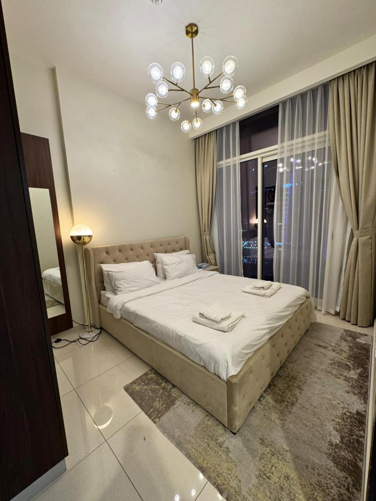 Chic 1-bedroom Retreat With Stunning Canal View Near Burj Khalifa & Business Bay Apartment *