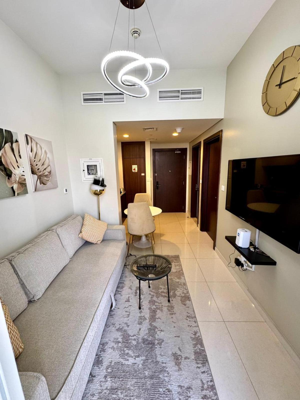Apartment Chic 1-bedroom Retreat With Stunning Canal View Near Burj Khalifa & Business Bay Dubai