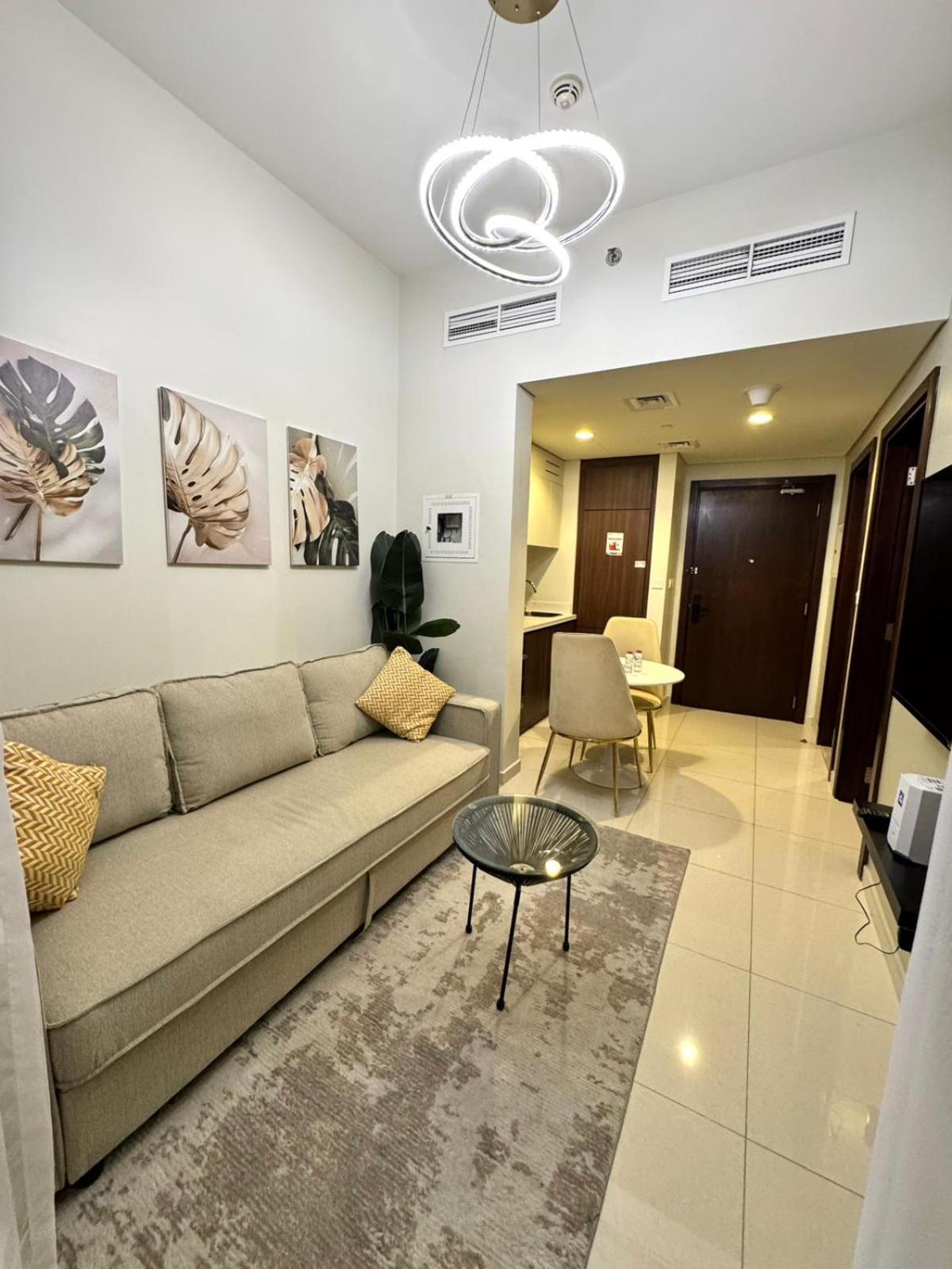 Apartment Chic 1-bedroom Retreat With Stunning Canal View Near Burj Khalifa & Business Bay Dubai