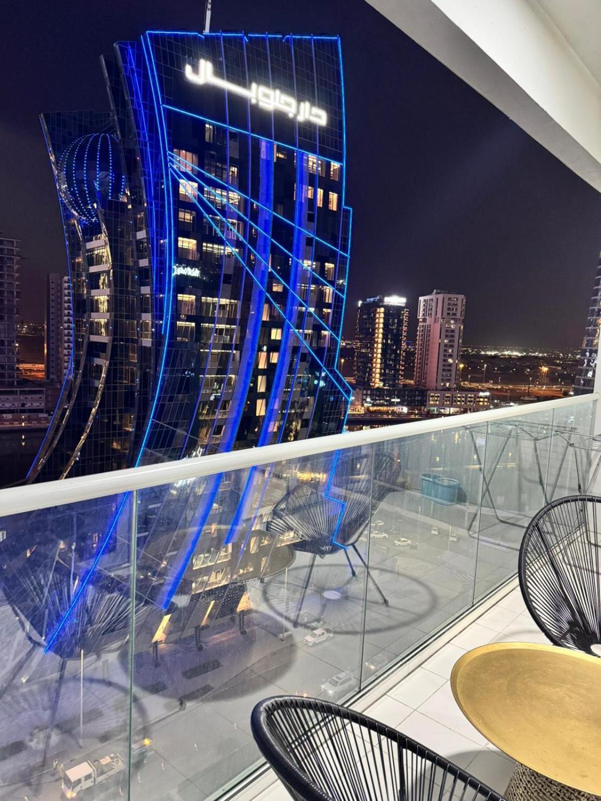 Chic 1-bedroom Retreat With Stunning Canal View Near Burj Khalifa & Business Bay
