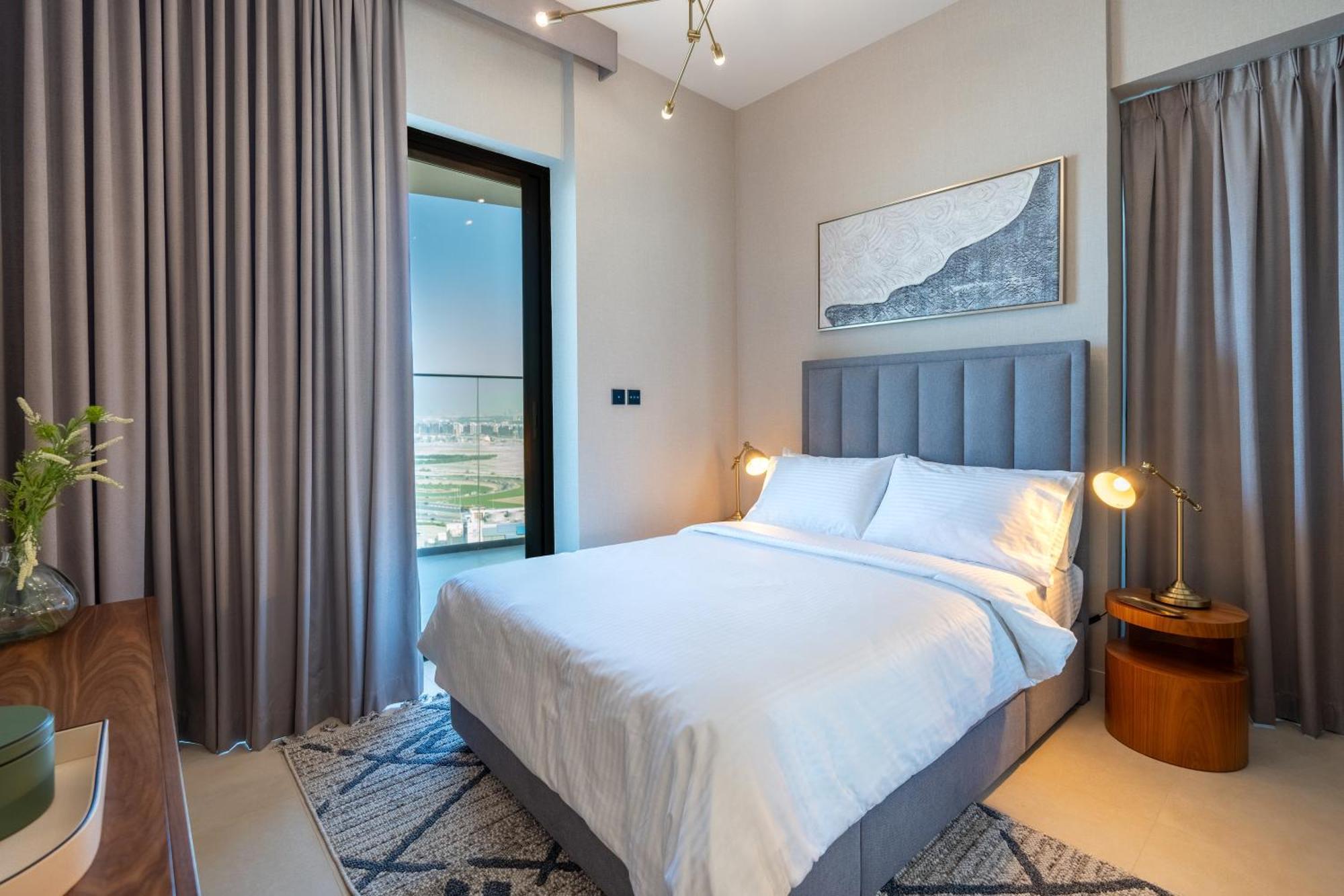 Apartment Keyrock Living - Binghatti Canal Luxury Haven *