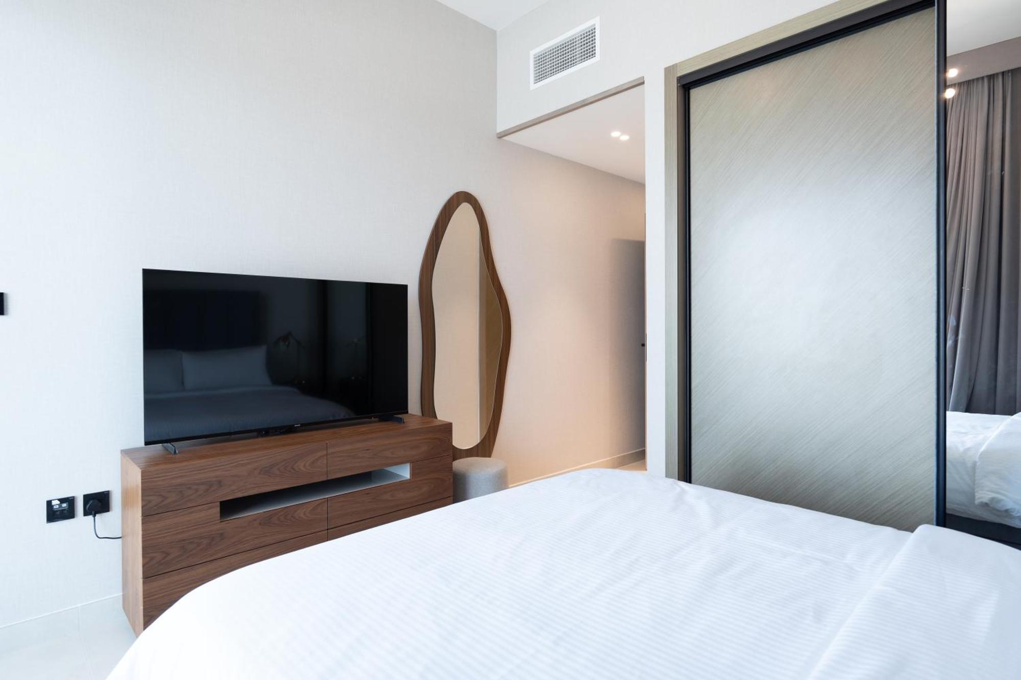 Keyrock Living - Binghatti Canal Luxury Haven *