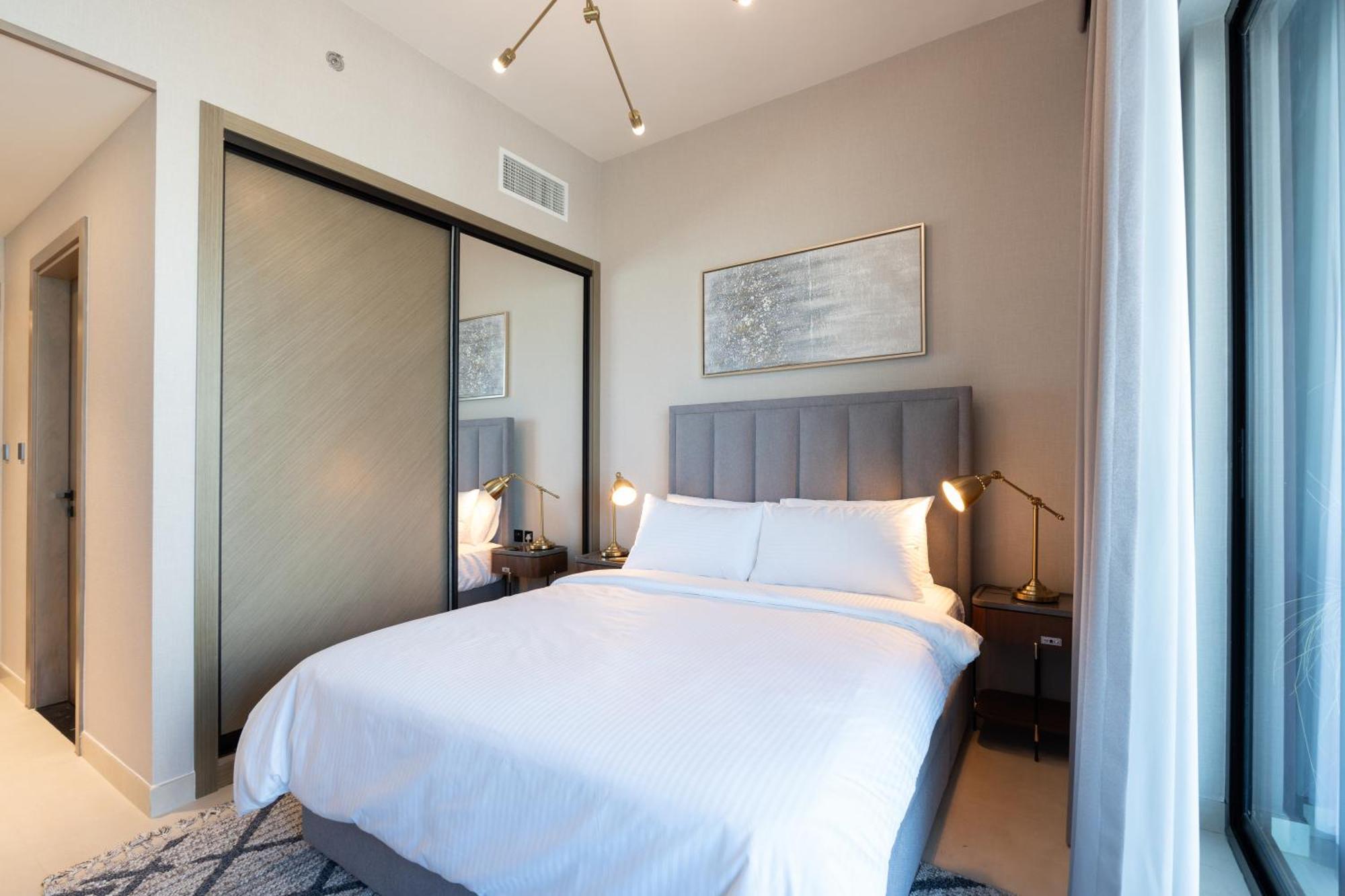 Apartment Keyrock Living - Binghatti Canal Luxury Haven *