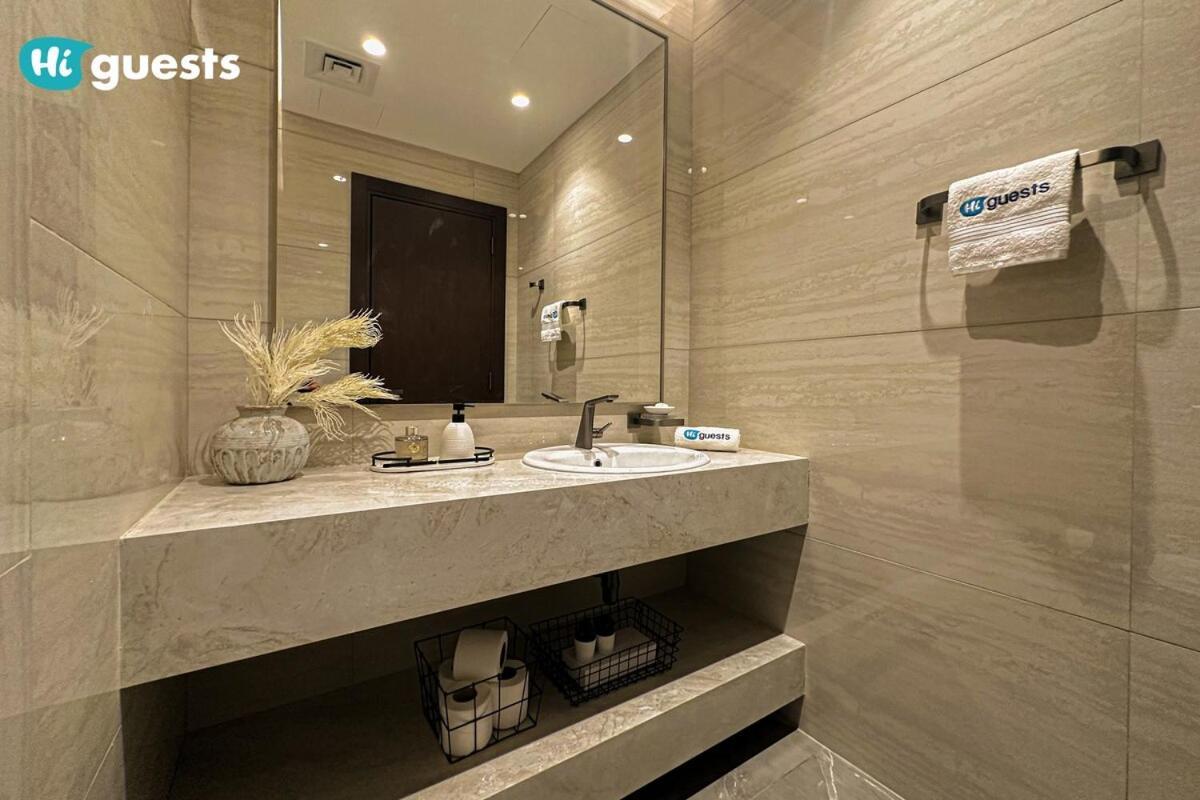 Apartment Higuests - Stylish 1br Retreat With Modern Interiors In