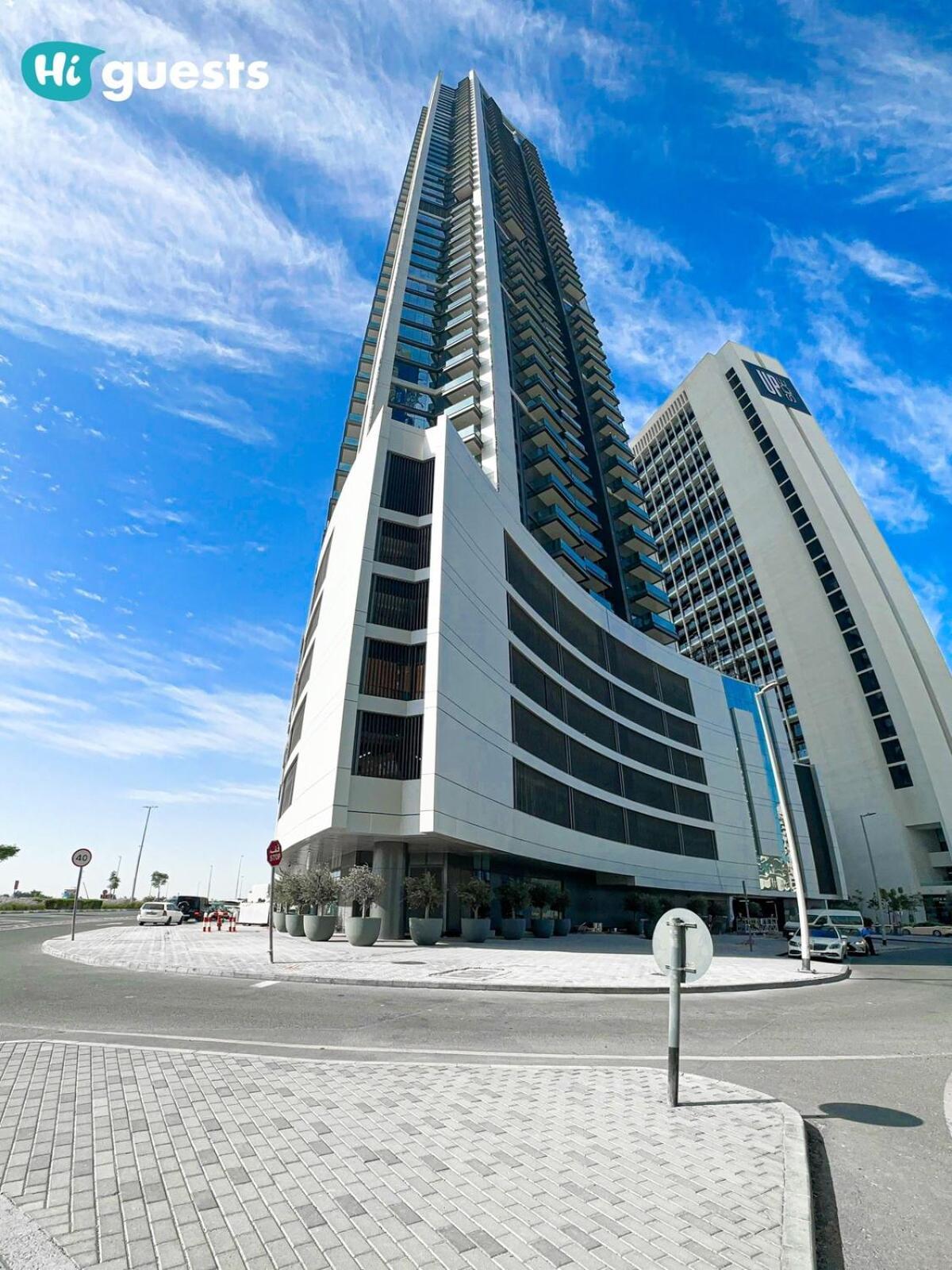 Apartment Higuests - Stylish 1br Retreat With Modern Interiors In *