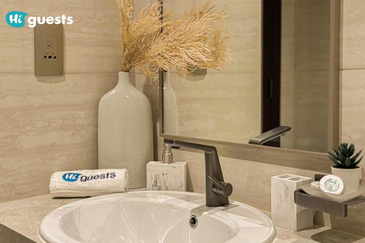 Higuests - Stylish 1br Retreat With Modern Interiors In