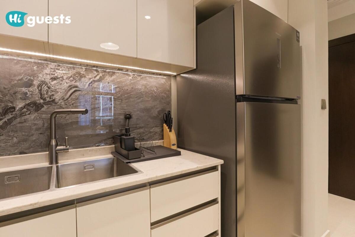 Apartment Higuests - Stylish 1br Retreat With Modern Interiors In