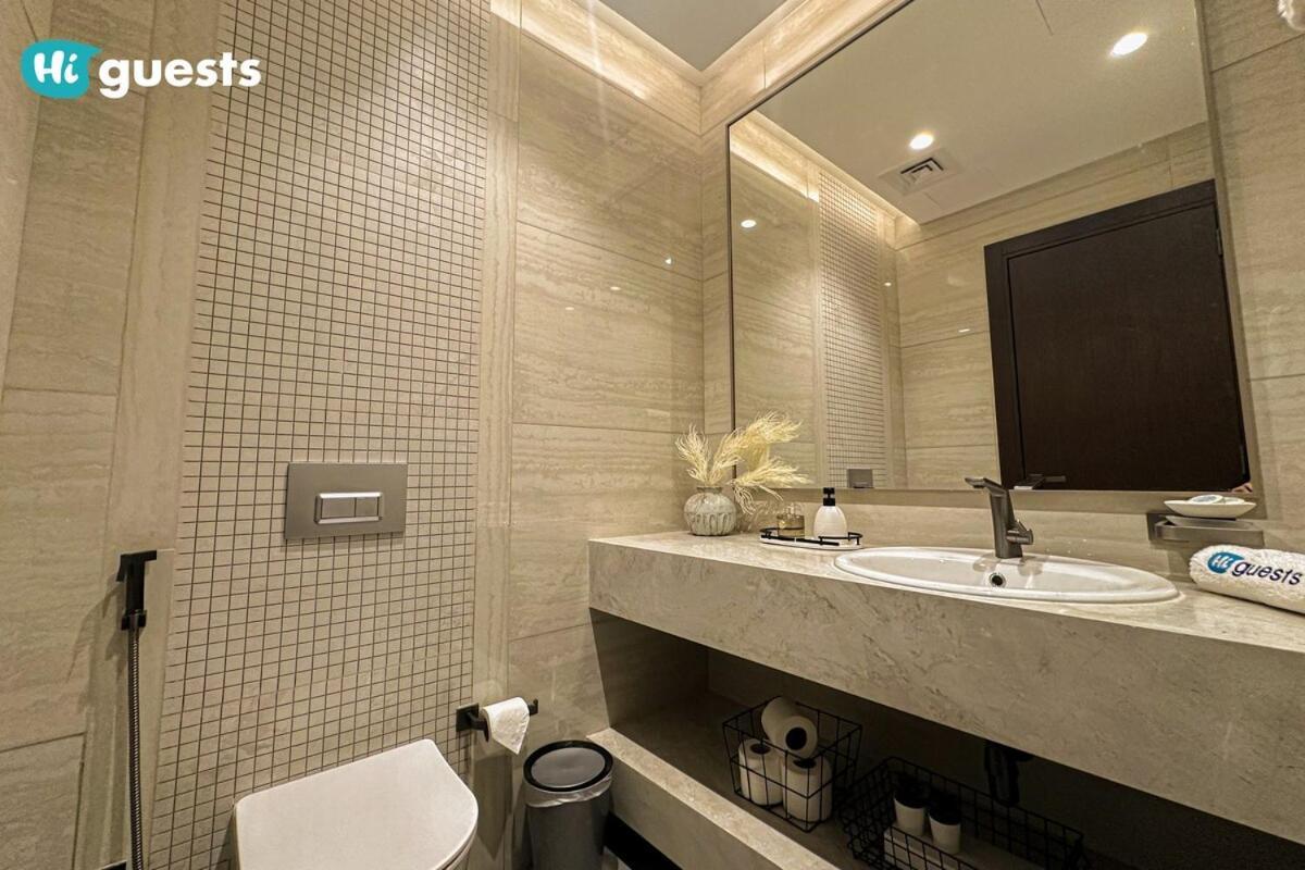 Apartment Higuests - Stylish 1br Retreat With Modern Interiors In *