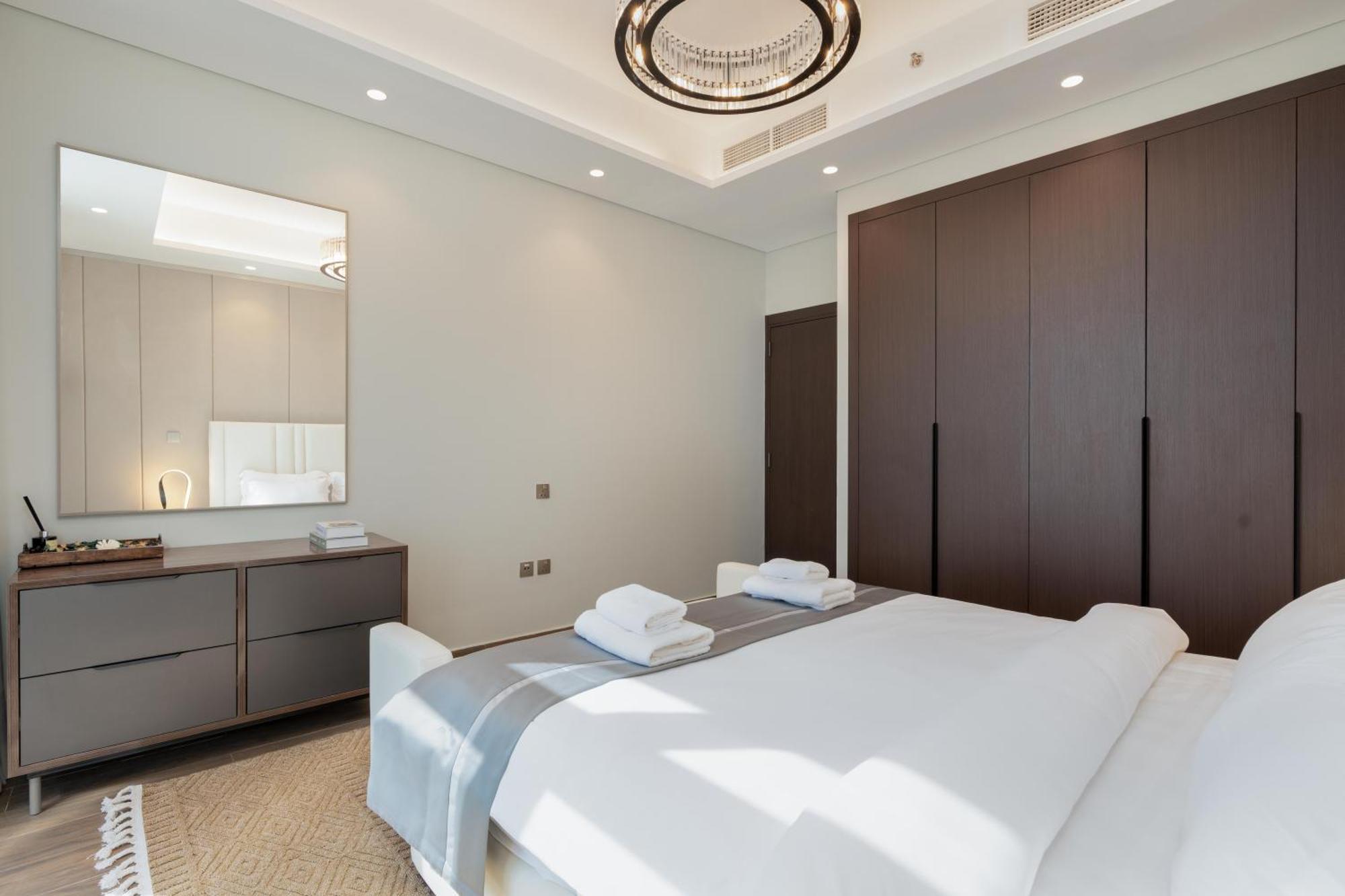 Nobles Tower - Modern 2br With Stunning Views Dubai