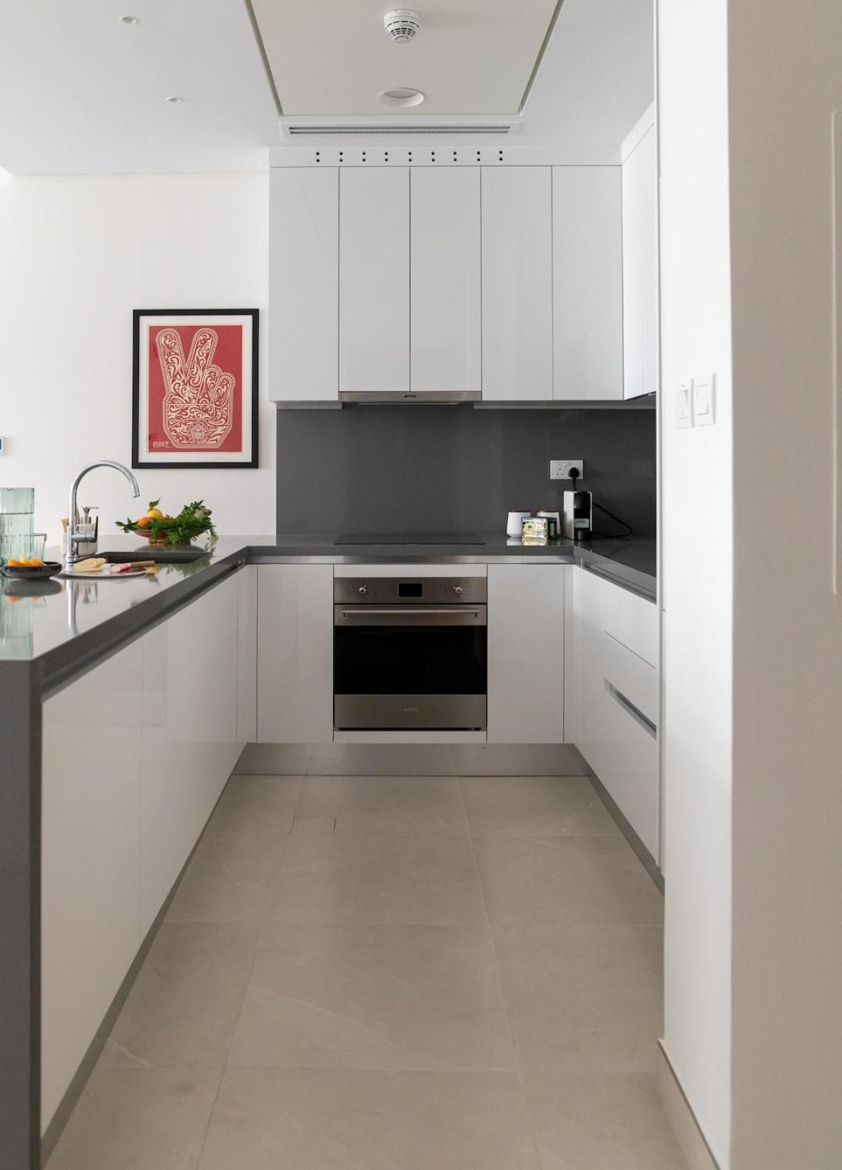 Apartment Luxury Jumeirah Canal Front Designer Sleeps4