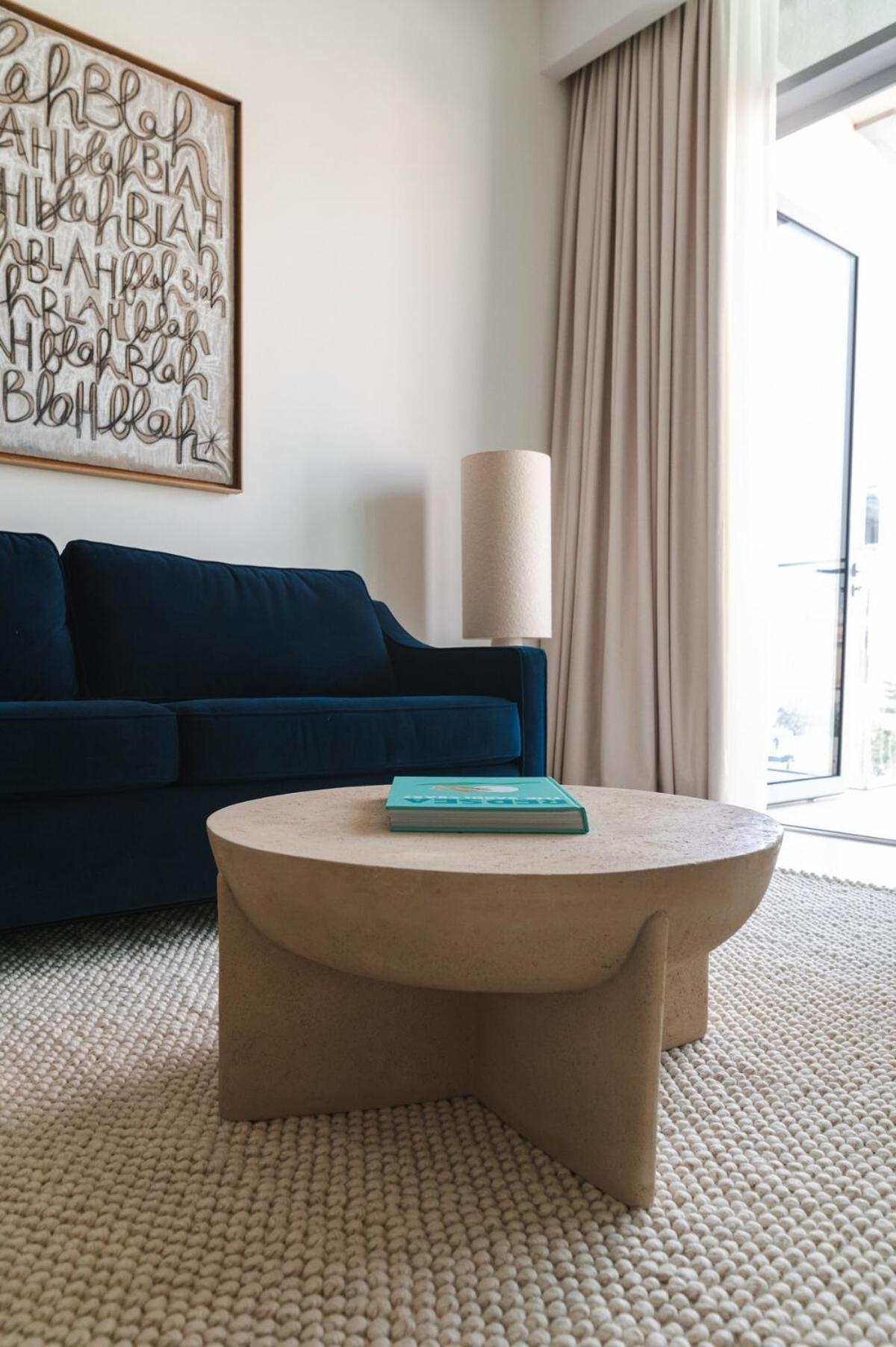 Luxury Jumeirah Canal Front Designer Sleeps4 Apartment Dubai
