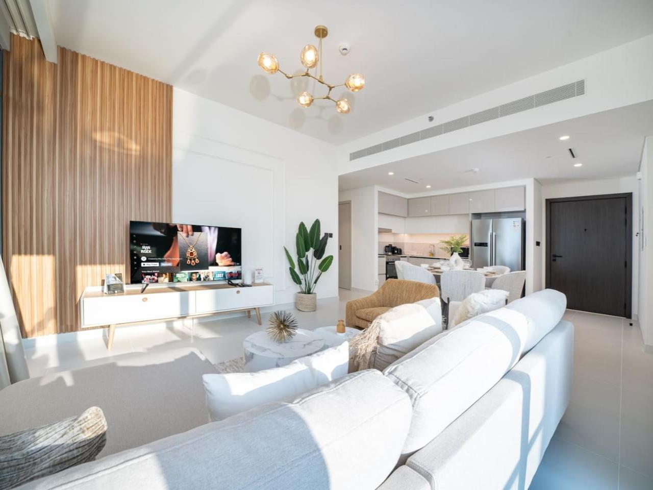 Gorgeous Beachfront 2 Bed Retreat In Marina Vista Apartment Dubai