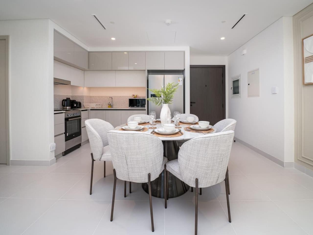 Gorgeous Beachfront 2 Bed Retreat In Marina Vista Dubai
