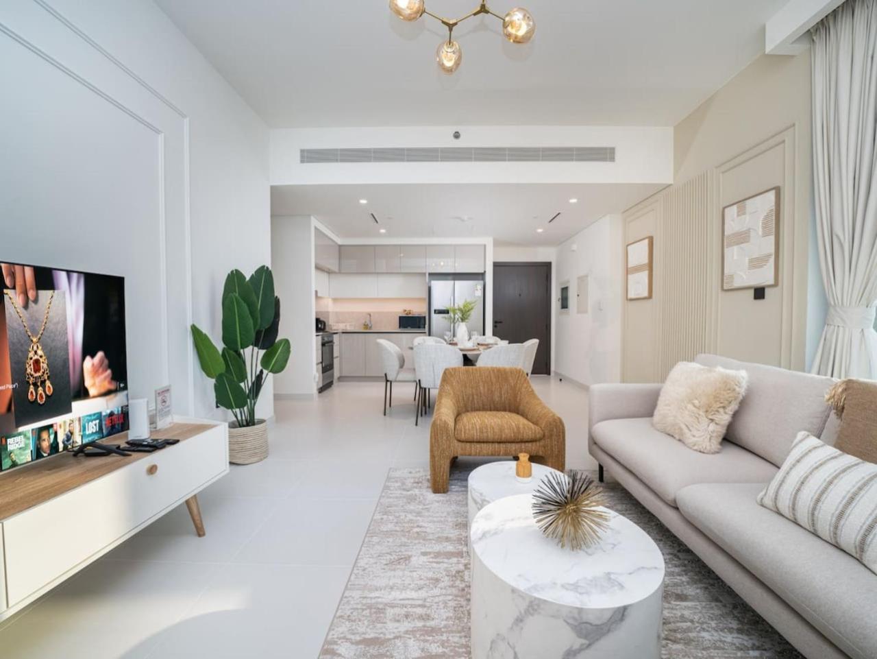 Gorgeous Beachfront 2 Bed Retreat In Marina Vista Apartment