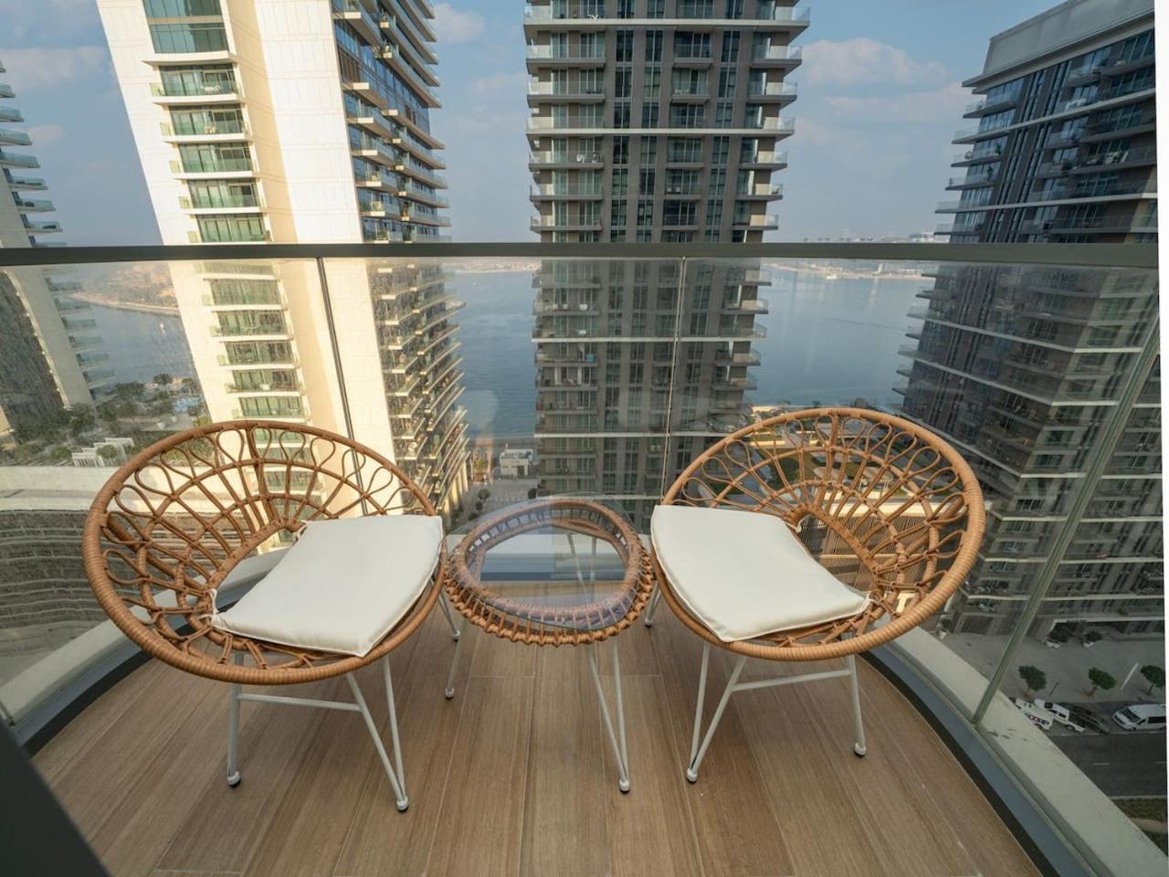 Apartment Gorgeous Beachfront 2 Bed Retreat In Marina Vista *