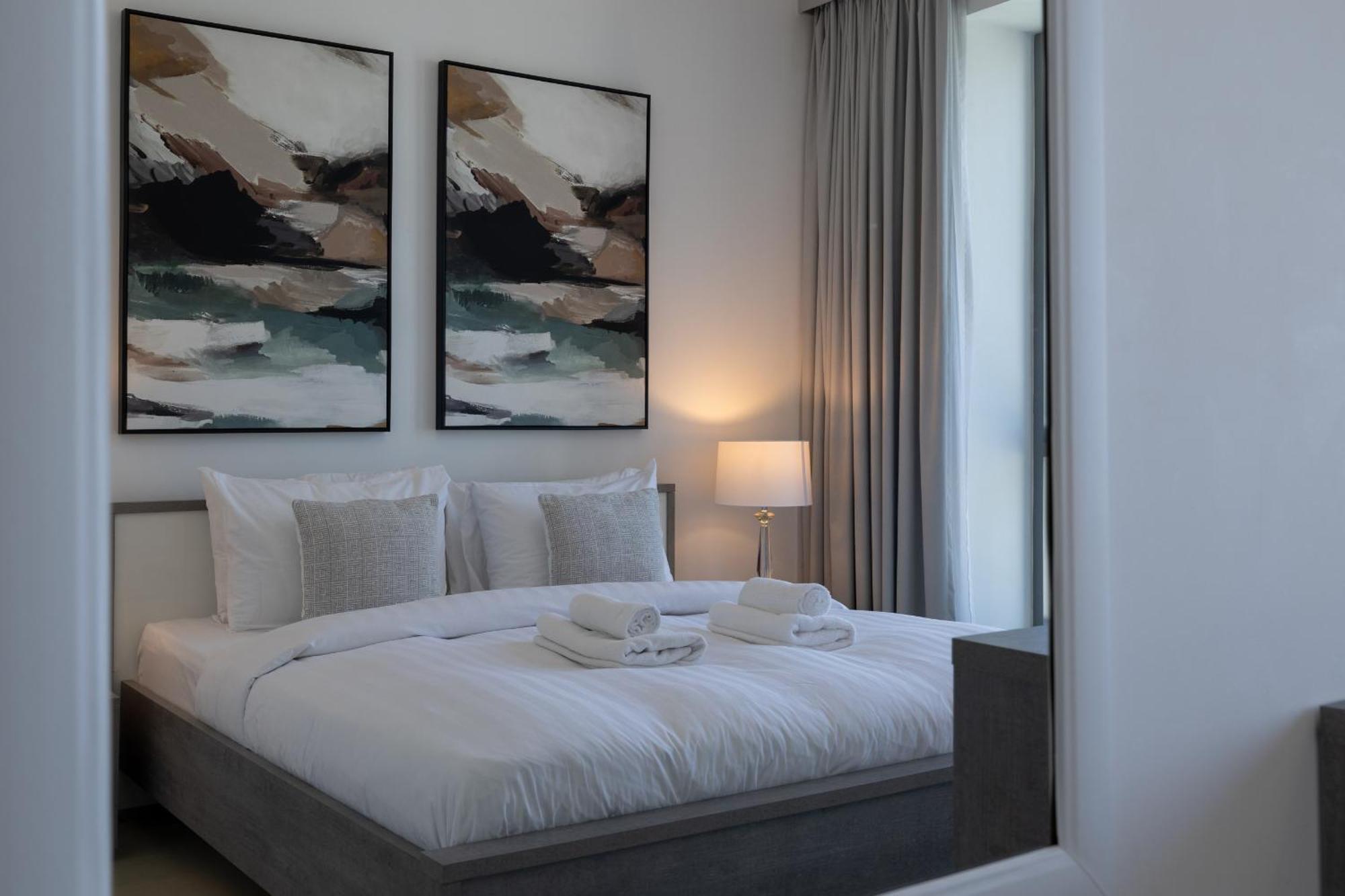Signature Burj Khalifa View Residence Apartment Dubai
